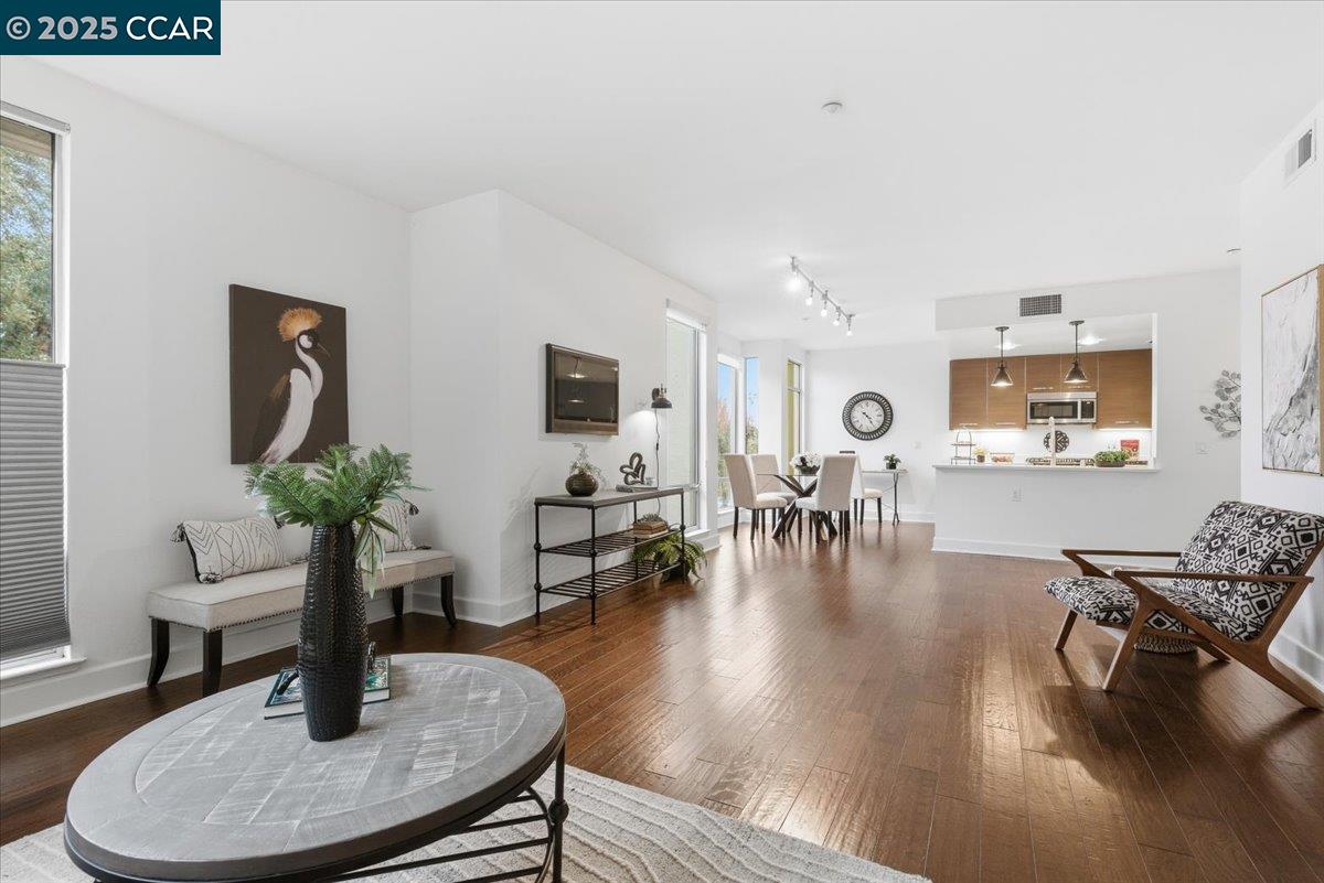 Detail Gallery Image 16 of 38 For 555 Ygnacio Valley Rd #204,  Walnut Creek,  CA 94596 - 1 Beds | 1/1 Baths