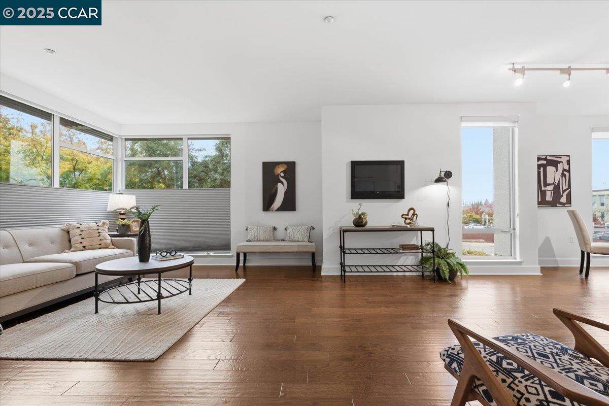 Detail Gallery Image 18 of 38 For 555 Ygnacio Valley Rd #204,  Walnut Creek,  CA 94596 - 1 Beds | 1/1 Baths