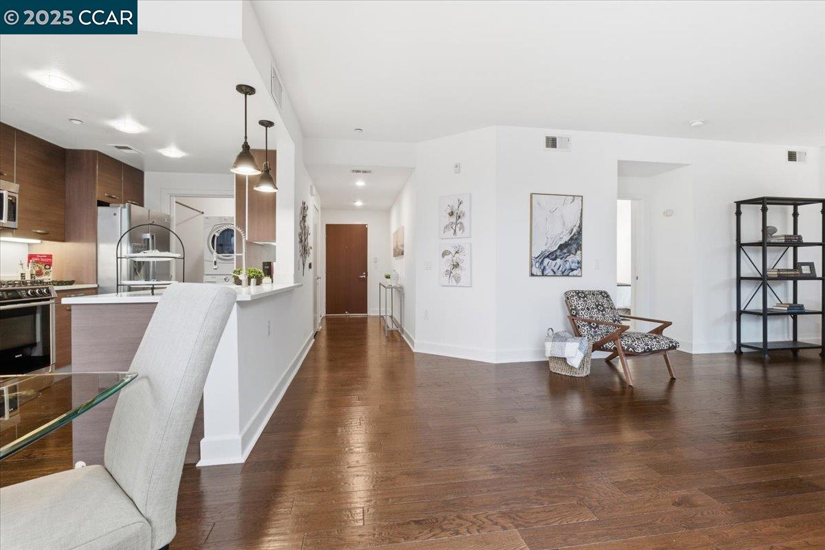 Detail Gallery Image 4 of 38 For 555 Ygnacio Valley Rd #204,  Walnut Creek,  CA 94596 - 1 Beds | 1/1 Baths