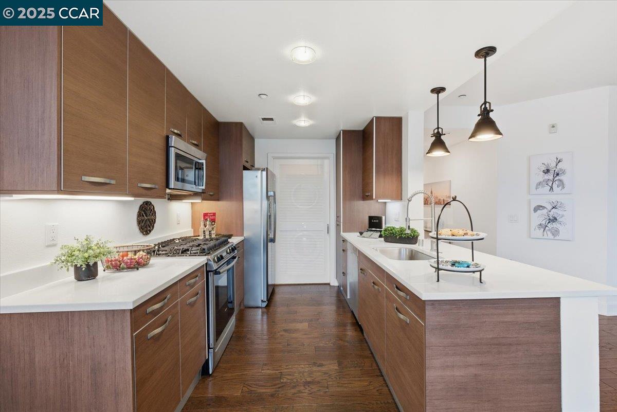 Detail Gallery Image 7 of 38 For 555 Ygnacio Valley Rd #204,  Walnut Creek,  CA 94596 - 1 Beds | 1/1 Baths