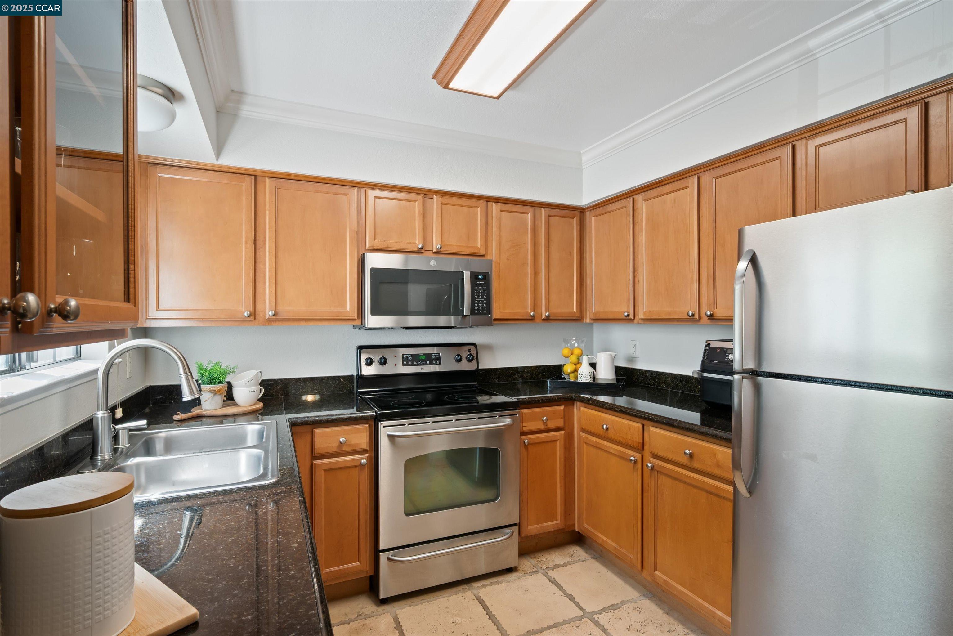 Detail Gallery Image 16 of 36 For 332 Eastridge Dr, San Ramon,  CA 94582 - 2 Beds | 2 Baths