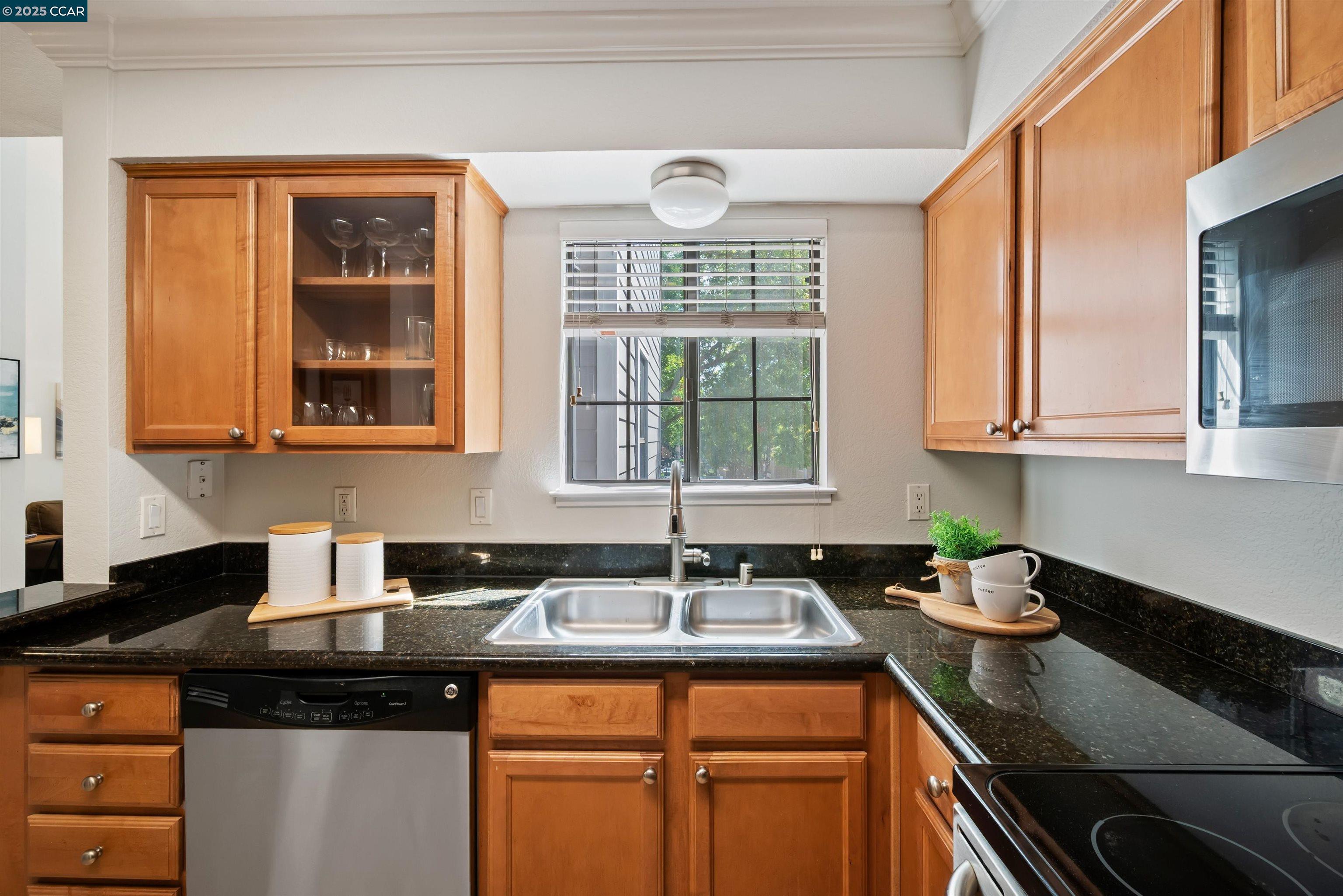 Detail Gallery Image 17 of 36 For 332 Eastridge Dr, San Ramon,  CA 94582 - 2 Beds | 2 Baths