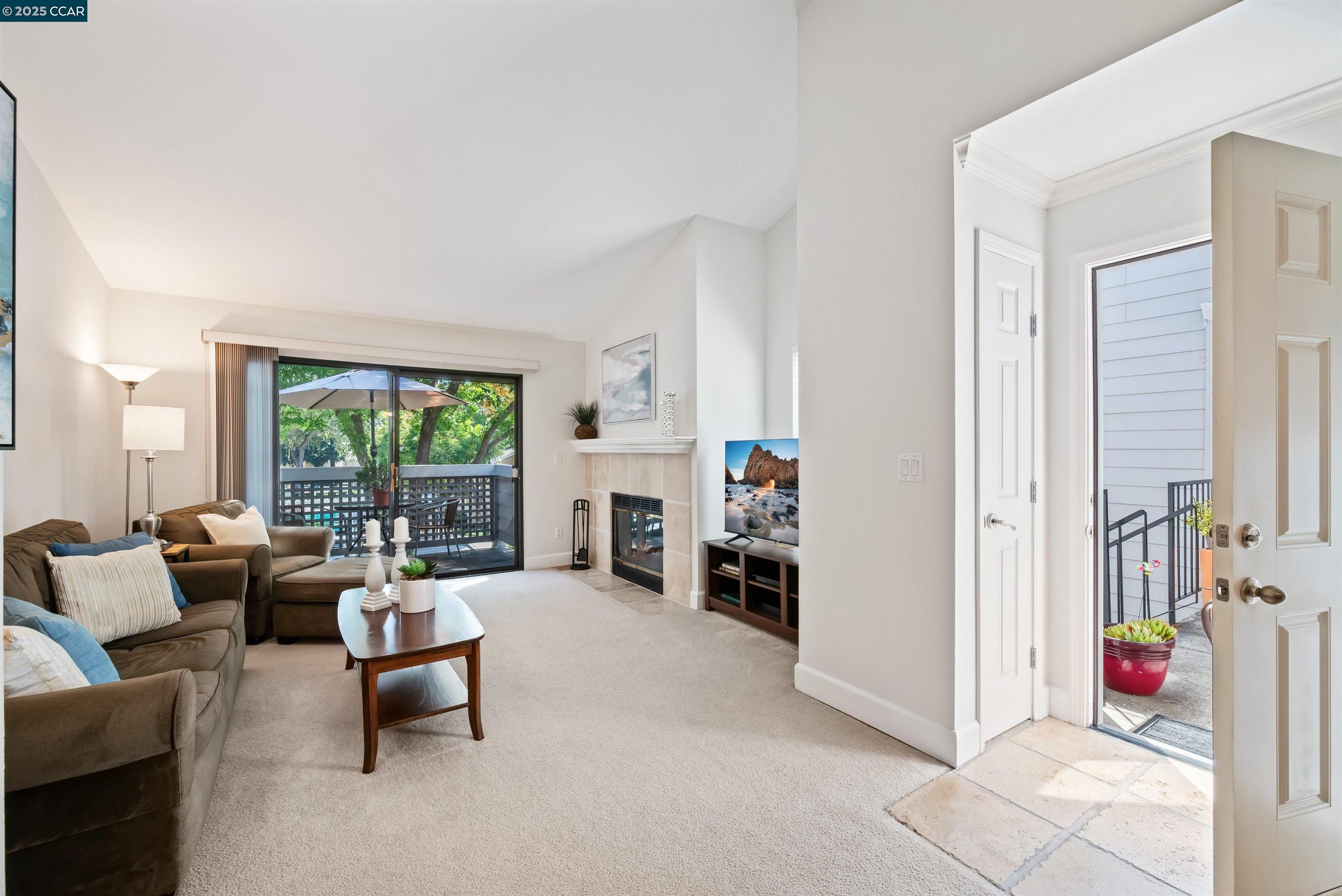 Detail Gallery Image 8 of 36 For 332 Eastridge Dr, San Ramon,  CA 94582 - 2 Beds | 2 Baths