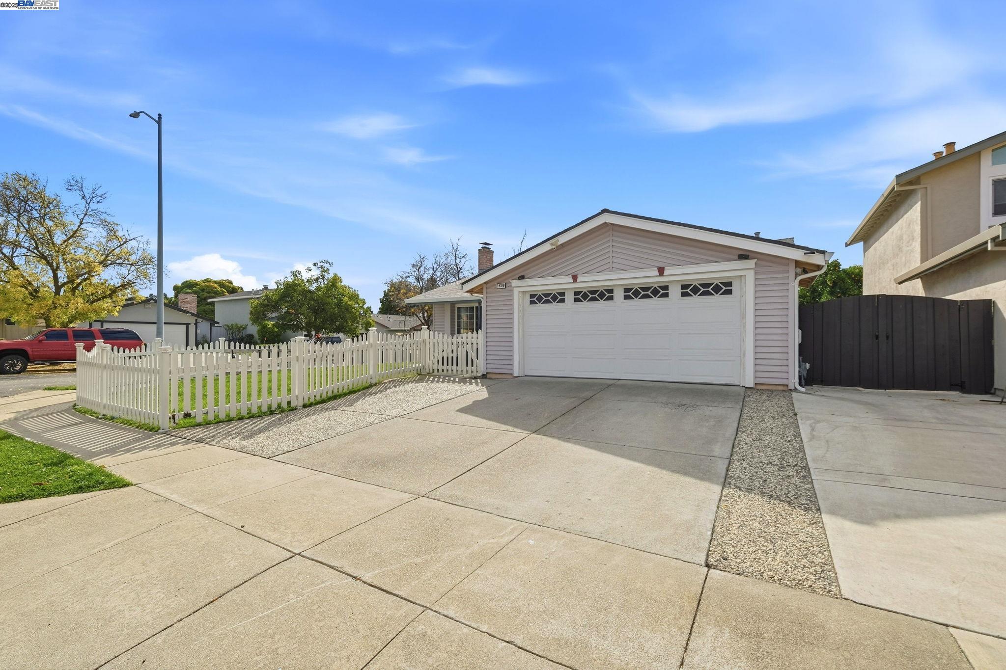 Detail Gallery Image 4 of 35 For 34319 Chester Ct, Fremont,  CA 94555 - 3 Beds | 2 Baths