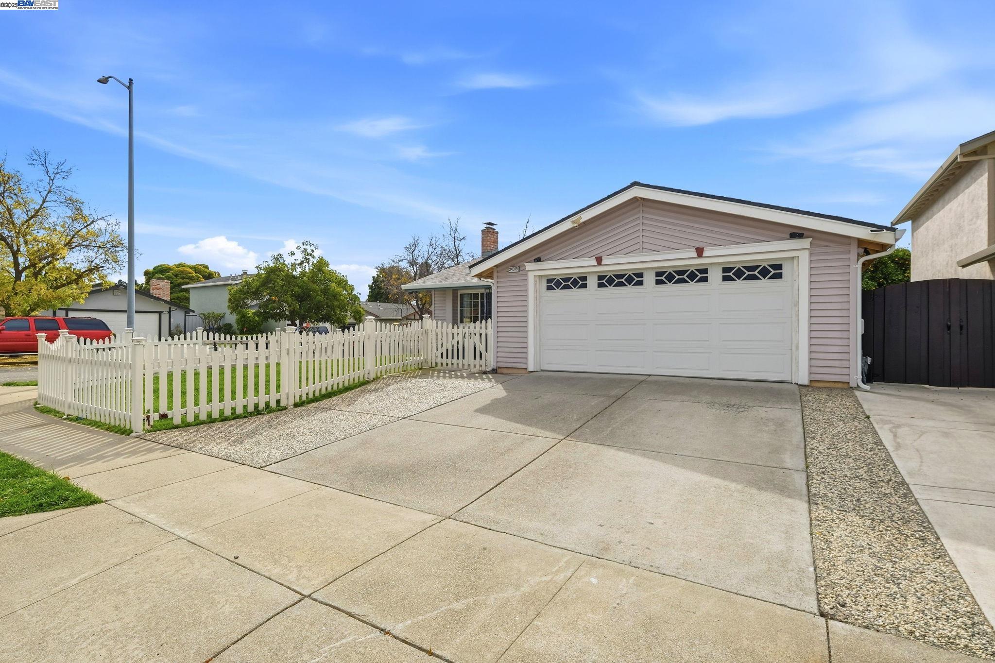 Detail Gallery Image 5 of 35 For 34319 Chester Ct, Fremont,  CA 94555 - 3 Beds | 2 Baths