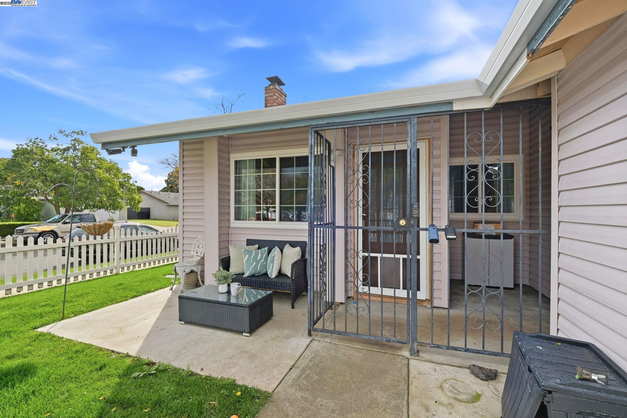 Detail Gallery Image 6 of 35 For 34319 Chester Ct, Fremont,  CA 94555 - 3 Beds | 2 Baths