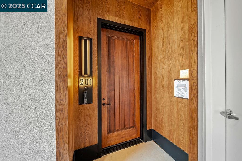 Detail Gallery Image 2 of 23 For 600 Hartz Ave #201,  Danville,  CA 94526 - 2 Beds | 2 Baths