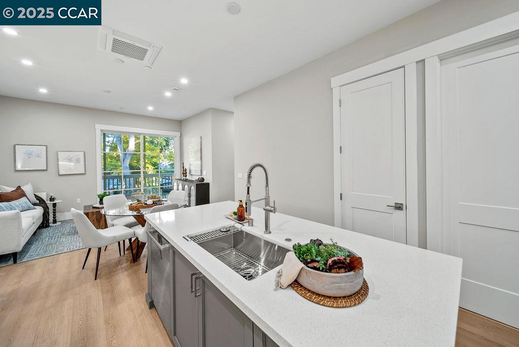 Detail Gallery Image 11 of 23 For 600 Hartz Ave #201,  Danville,  CA 94526 - 2 Beds | 2 Baths