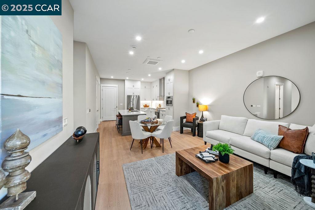 Detail Gallery Image 4 of 23 For 600 Hartz Ave #201,  Danville,  CA 94526 - 2 Beds | 2 Baths