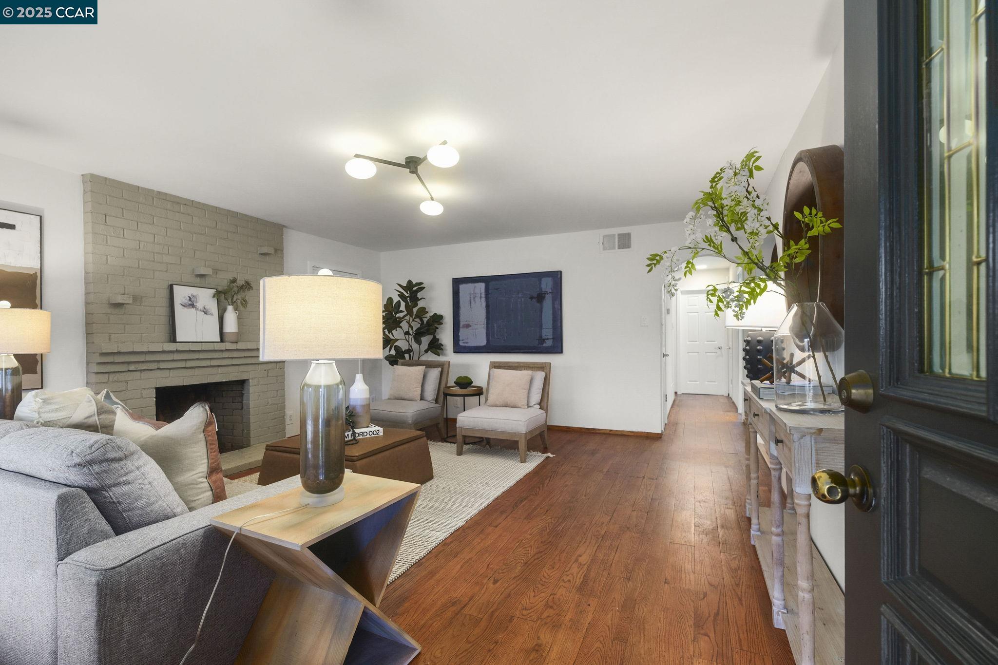 Detail Gallery Image 4 of 23 For 1867 Toyon Dr, Concord,  CA 94520 - 3 Beds | 2 Baths