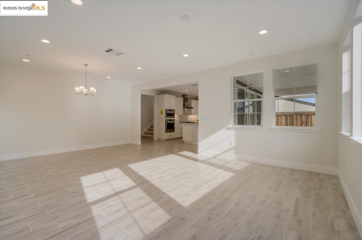 Detail Gallery Image 10 of 57 For 104 Laurel Oak Dr, Pleasant Hill,  CA 94523 - 4 Beds | 3 Baths