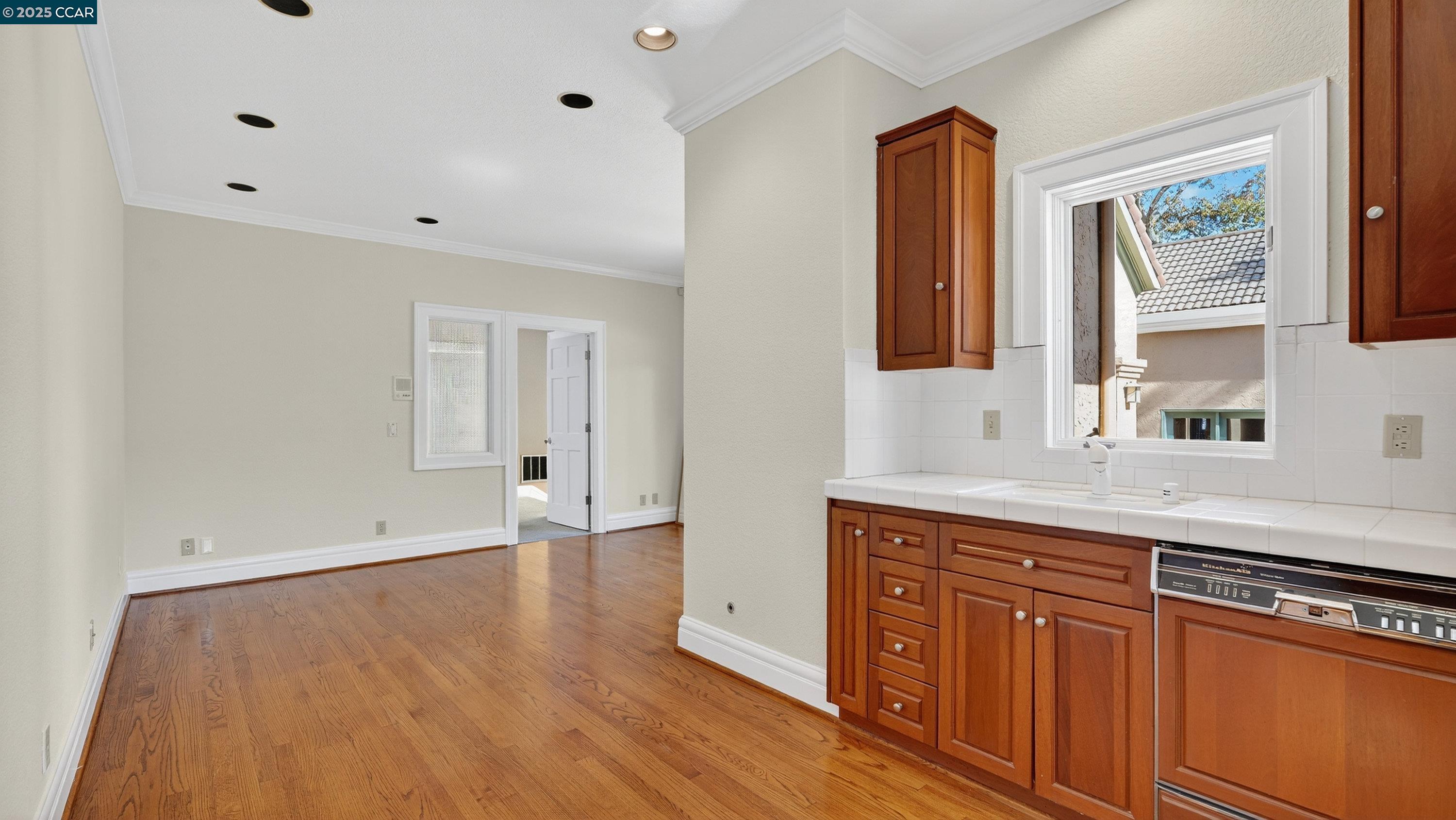 Detail Gallery Image 36 of 45 For 311 Santa Rosa Dr, Los Gatos,  CA 95032 - 5 Beds | 3/1 Baths