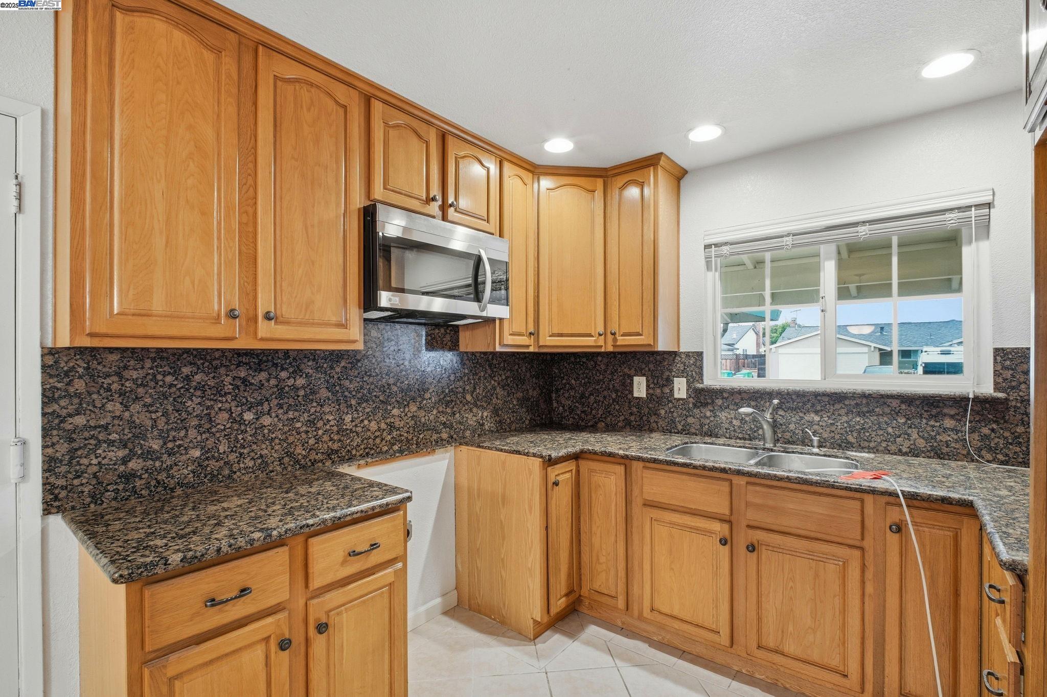Detail Gallery Image 4 of 18 For 4511 Sandra Ct, Union City,  CA 94587 - 4 Beds | 2 Baths