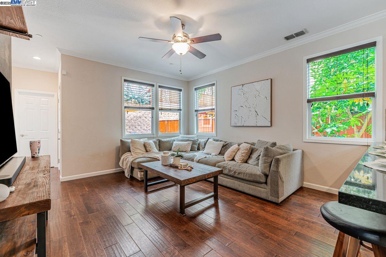 Detail Gallery Image 10 of 43 For 1115 Vine Ave, Martinez,  CA 94553 - 4 Beds | 2/1 Baths