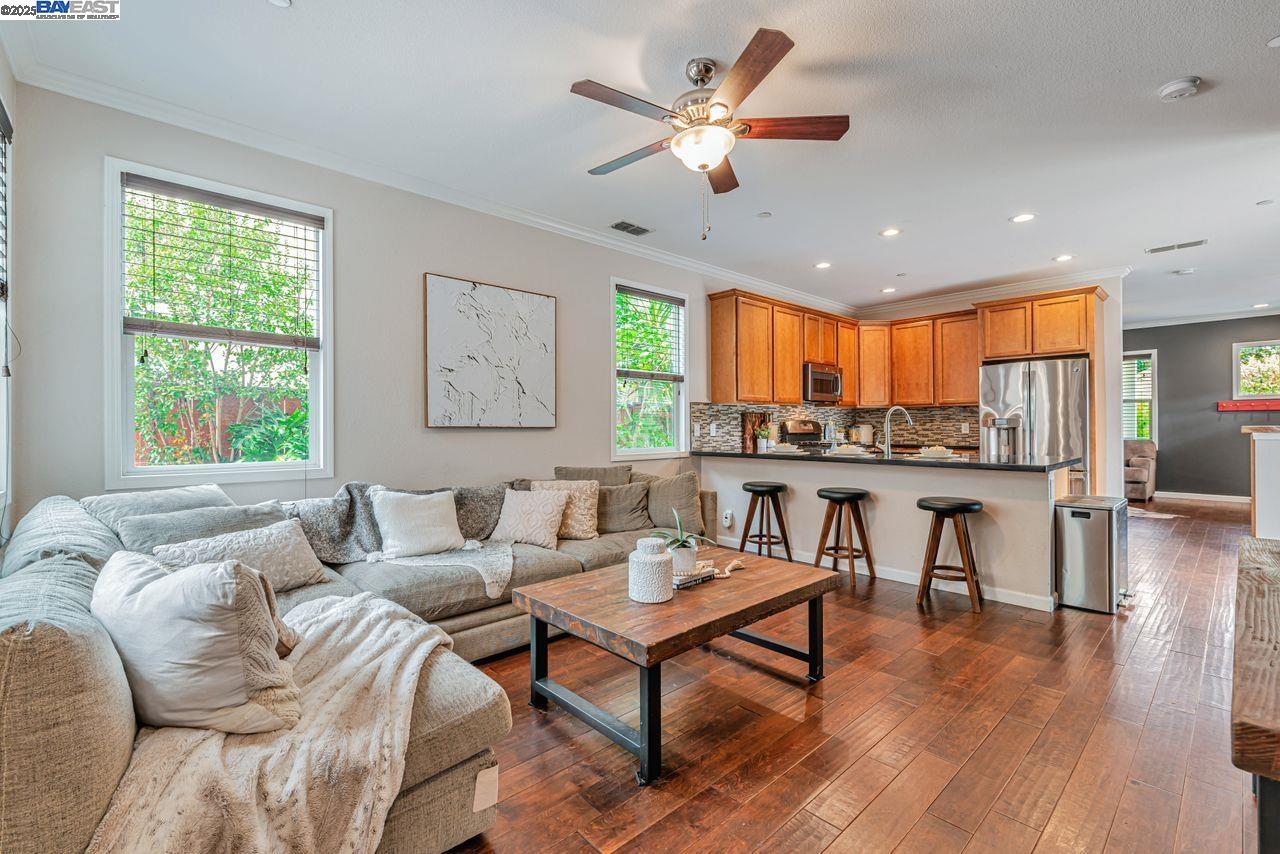 Detail Gallery Image 11 of 43 For 1115 Vine Ave, Martinez,  CA 94553 - 4 Beds | 2/1 Baths