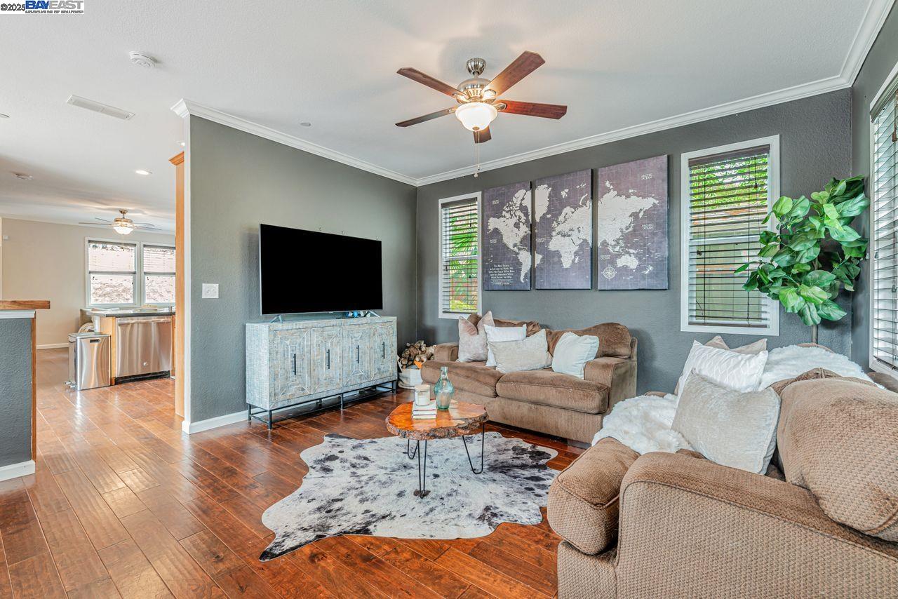 Detail Gallery Image 6 of 43 For 1115 Vine Ave, Martinez,  CA 94553 - 4 Beds | 2/1 Baths