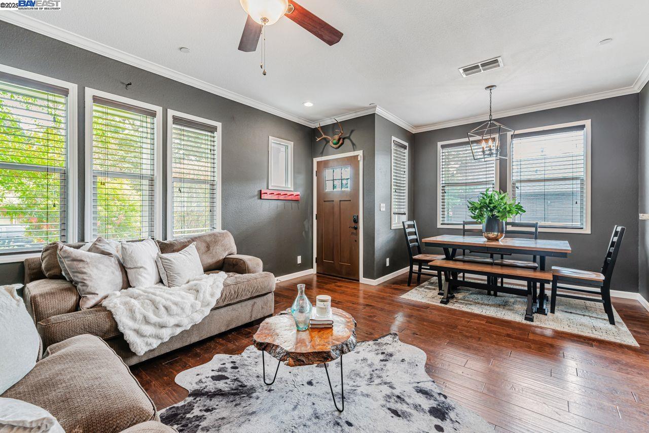 Detail Gallery Image 8 of 43 For 1115 Vine Ave, Martinez,  CA 94553 - 4 Beds | 2/1 Baths