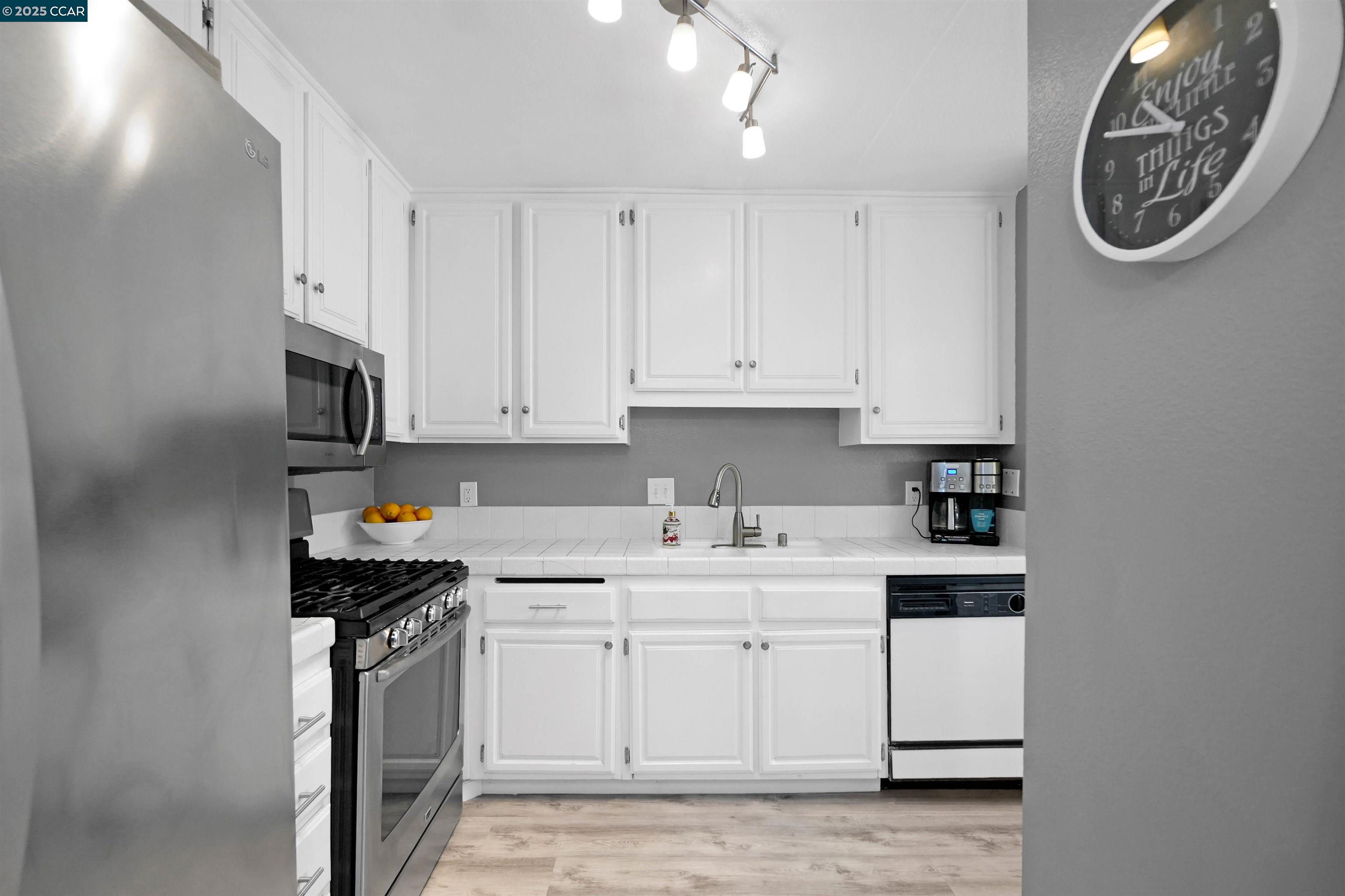 Detail Gallery Image 19 of 52 For 303 Atlas Dr #7,  Hercules,  CA 94547 - 2 Beds | 1/1 Baths