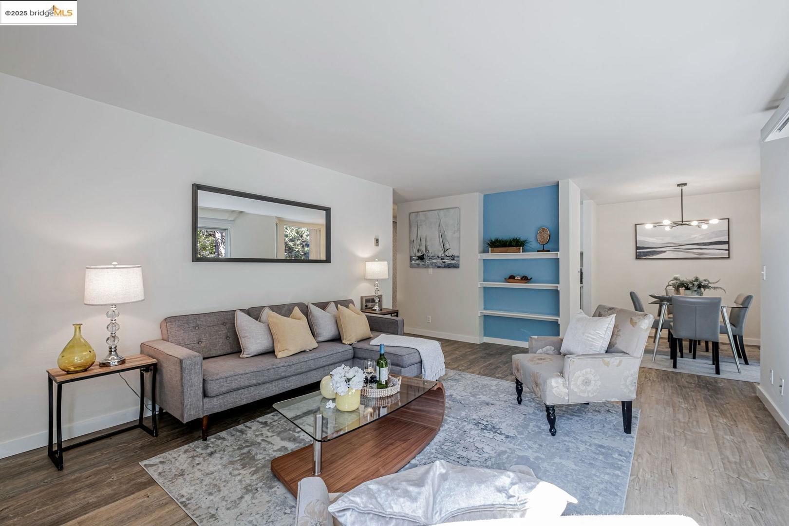 Detail Gallery Image 2 of 22 For 2700 Le Conte Ave #301,  Berkeley,  CA 94709 - 1 Beds | 1 Baths