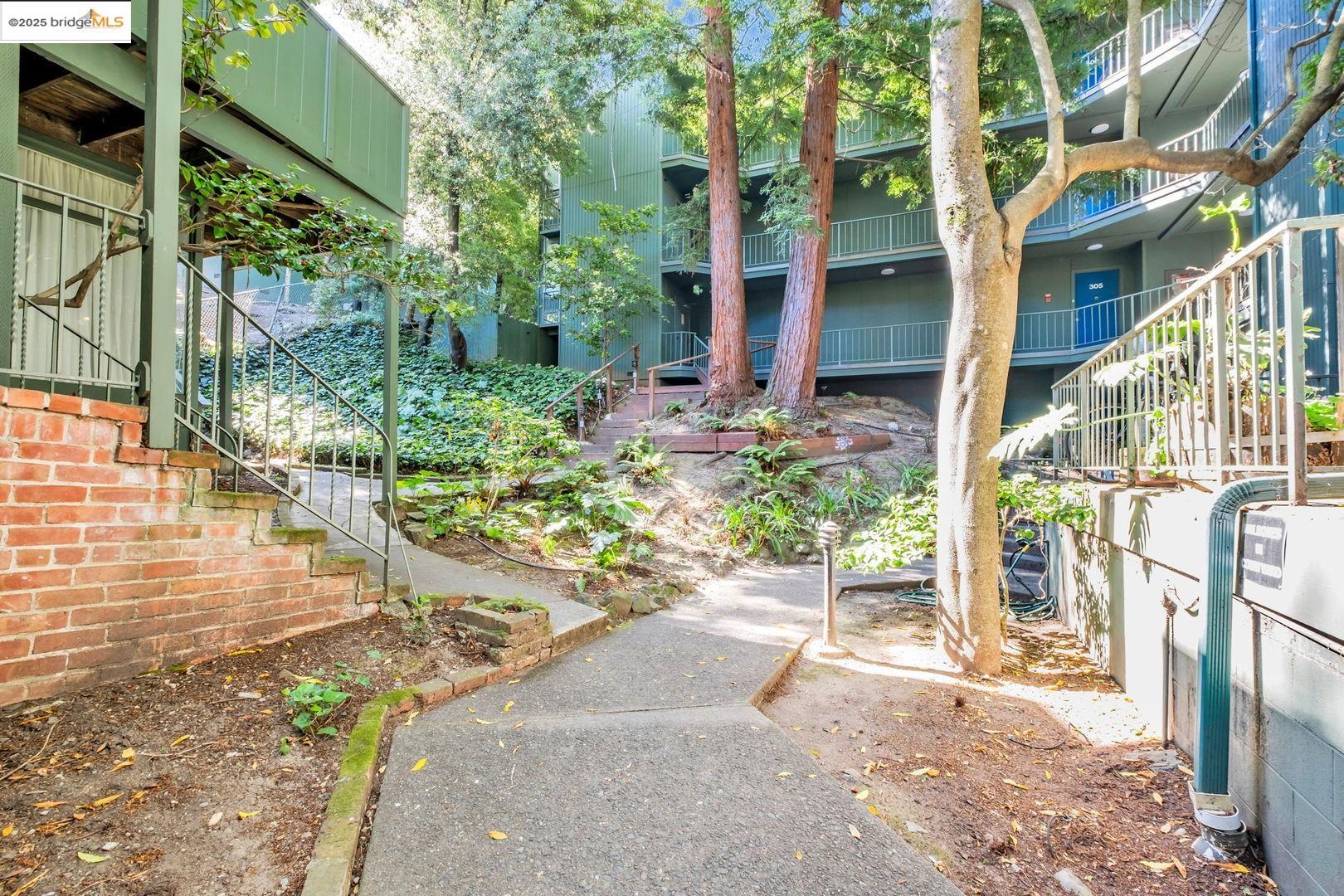 Detail Gallery Image 18 of 22 For 2700 Le Conte Ave #301,  Berkeley,  CA 94709 - 1 Beds | 1 Baths