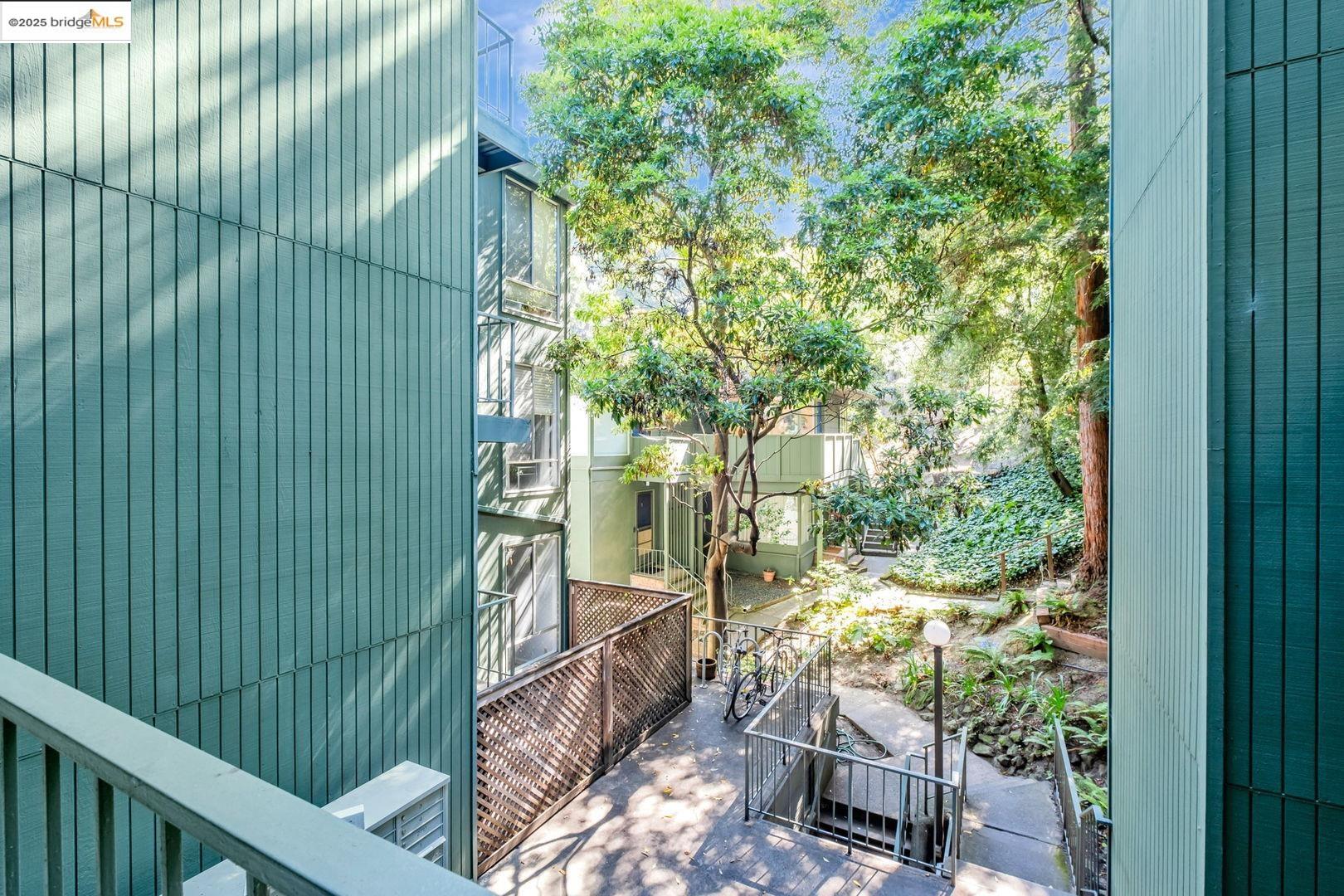 Detail Gallery Image 19 of 22 For 2700 Le Conte Ave #301,  Berkeley,  CA 94709 - 1 Beds | 1 Baths