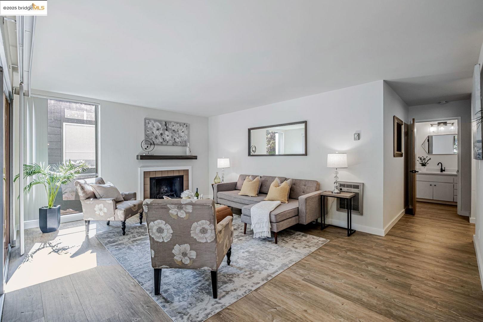 Detail Gallery Image 3 of 22 For 2700 Le Conte Ave #301,  Berkeley,  CA 94709 - 1 Beds | 1 Baths