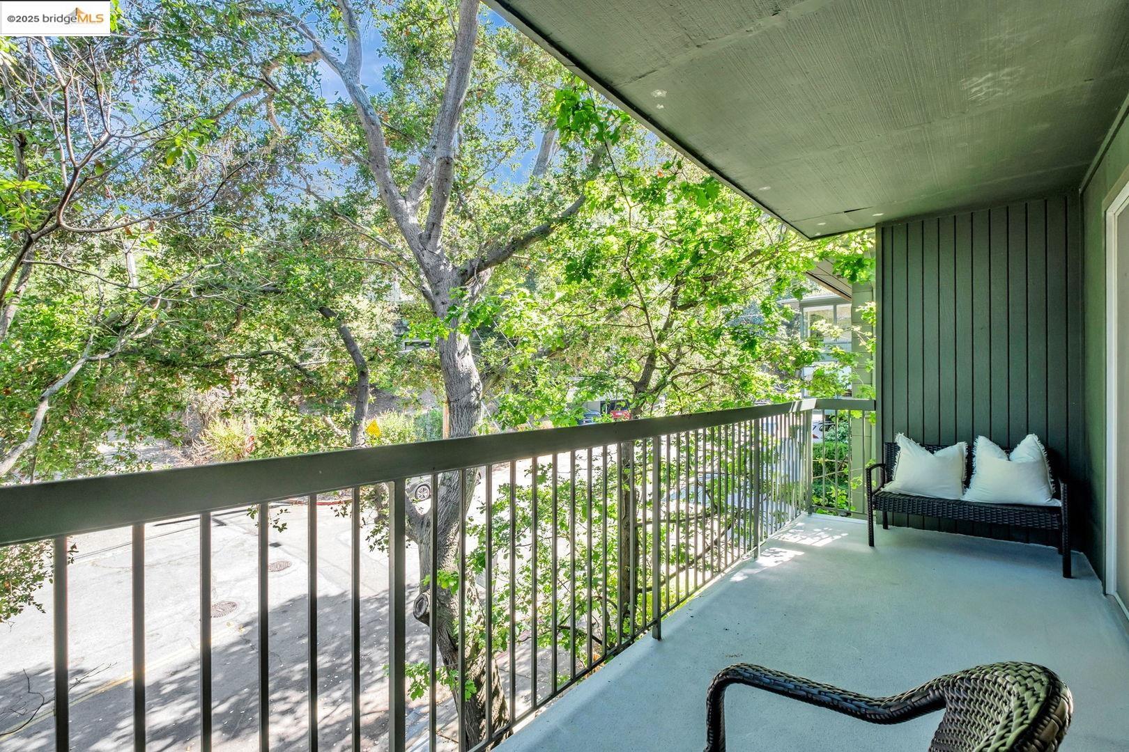 Detail Gallery Image 5 of 22 For 2700 Le Conte Ave #301,  Berkeley,  CA 94709 - 1 Beds | 1 Baths