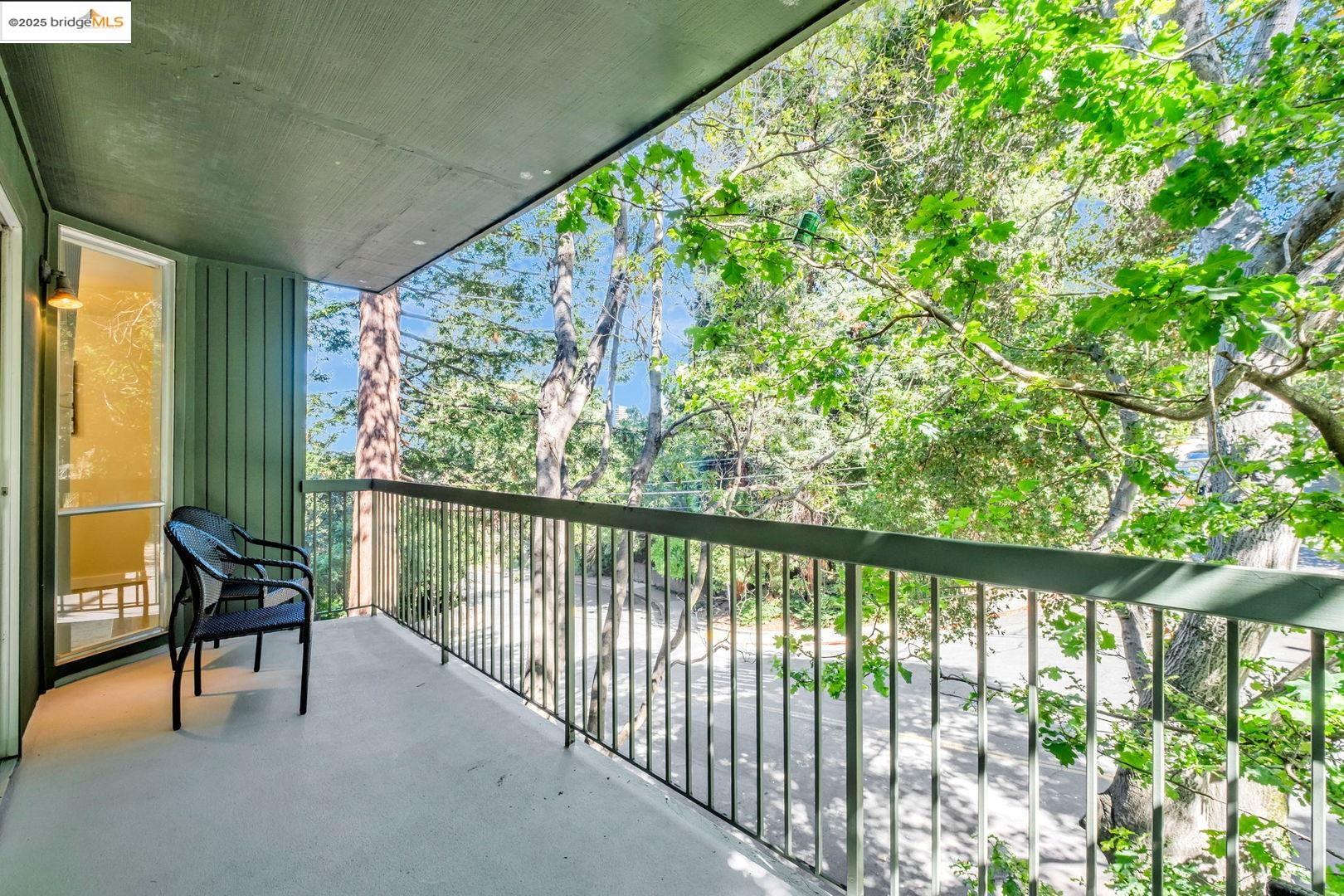 Detail Gallery Image 6 of 22 For 2700 Le Conte Ave #301,  Berkeley,  CA 94709 - 1 Beds | 1 Baths