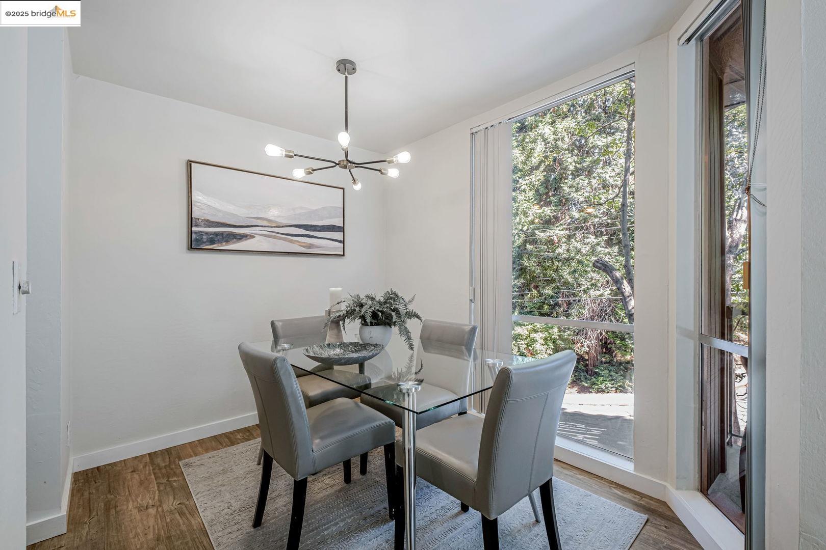 Detail Gallery Image 8 of 22 For 2700 Le Conte Ave #301,  Berkeley,  CA 94709 - 1 Beds | 1 Baths