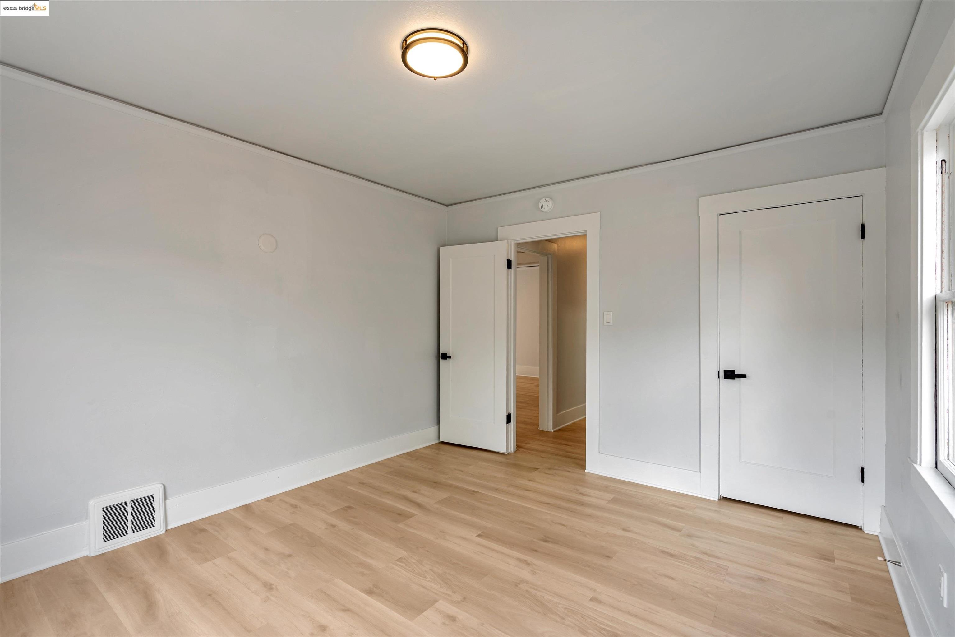 Detail Gallery Image 11 of 26 For 863 40th, Oakland,  CA 94608 - – Beds | – Baths