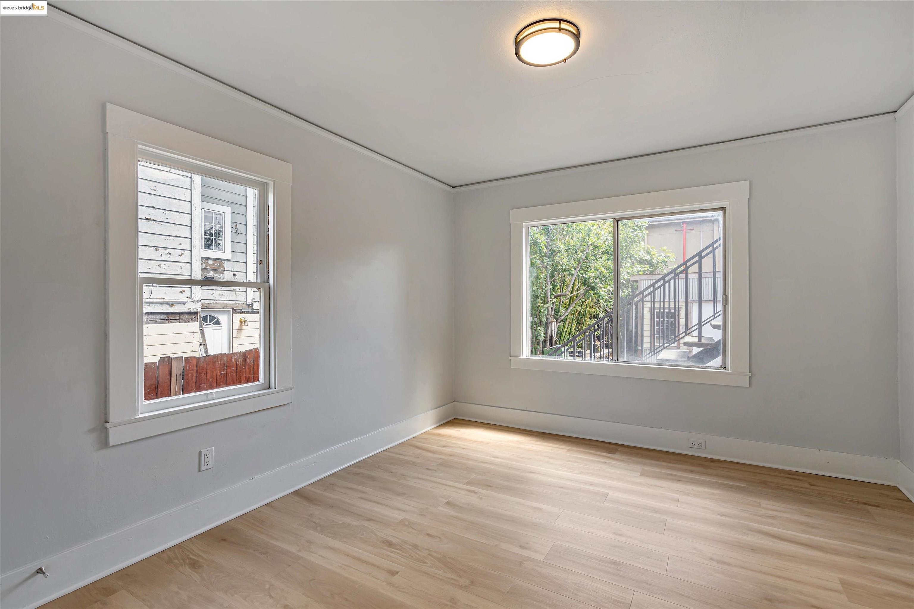 Detail Gallery Image 12 of 26 For 863 40th, Oakland,  CA 94608 - – Beds | – Baths