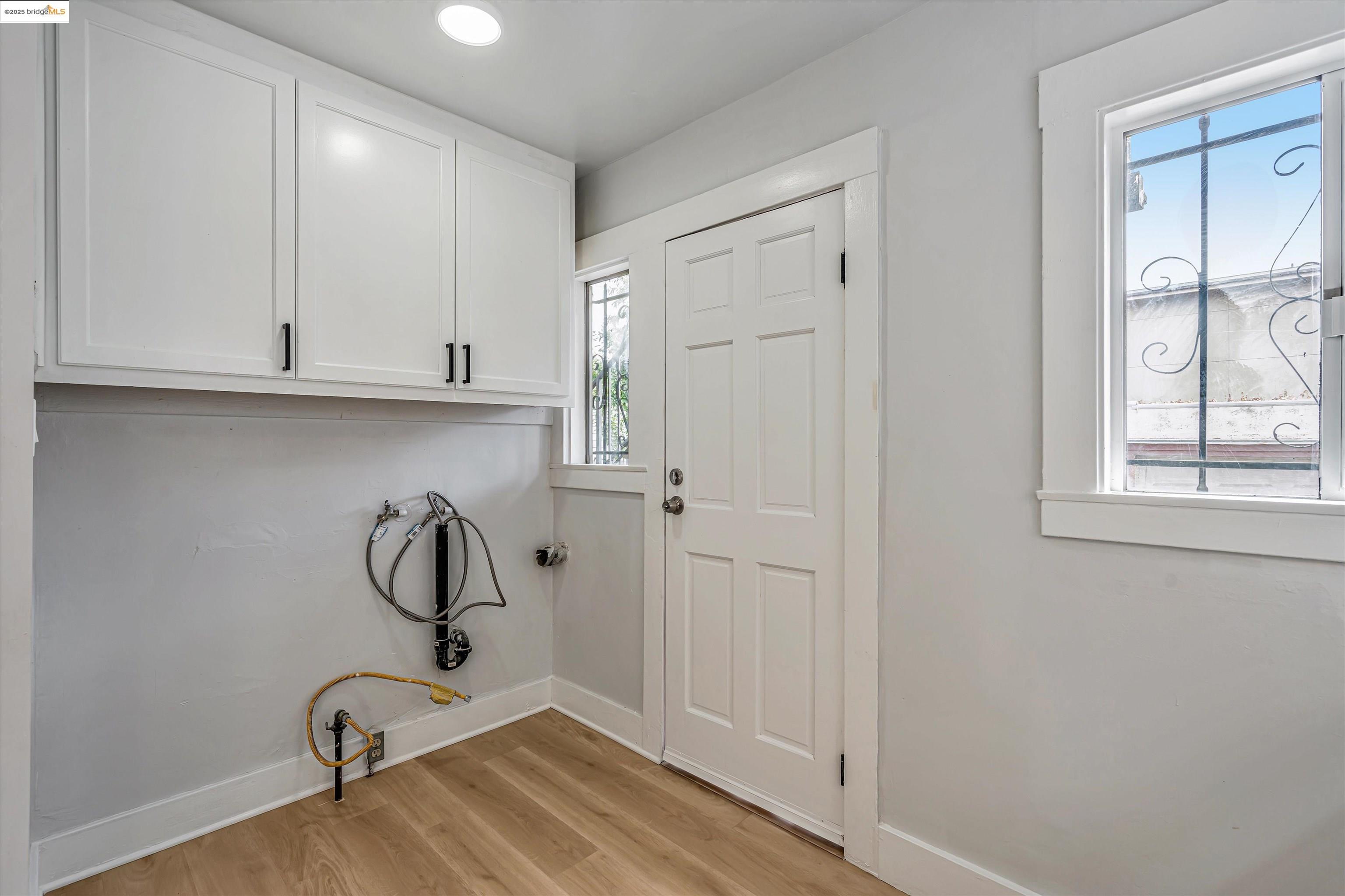 Detail Gallery Image 14 of 26 For 863 40th, Oakland,  CA 94608 - – Beds | – Baths