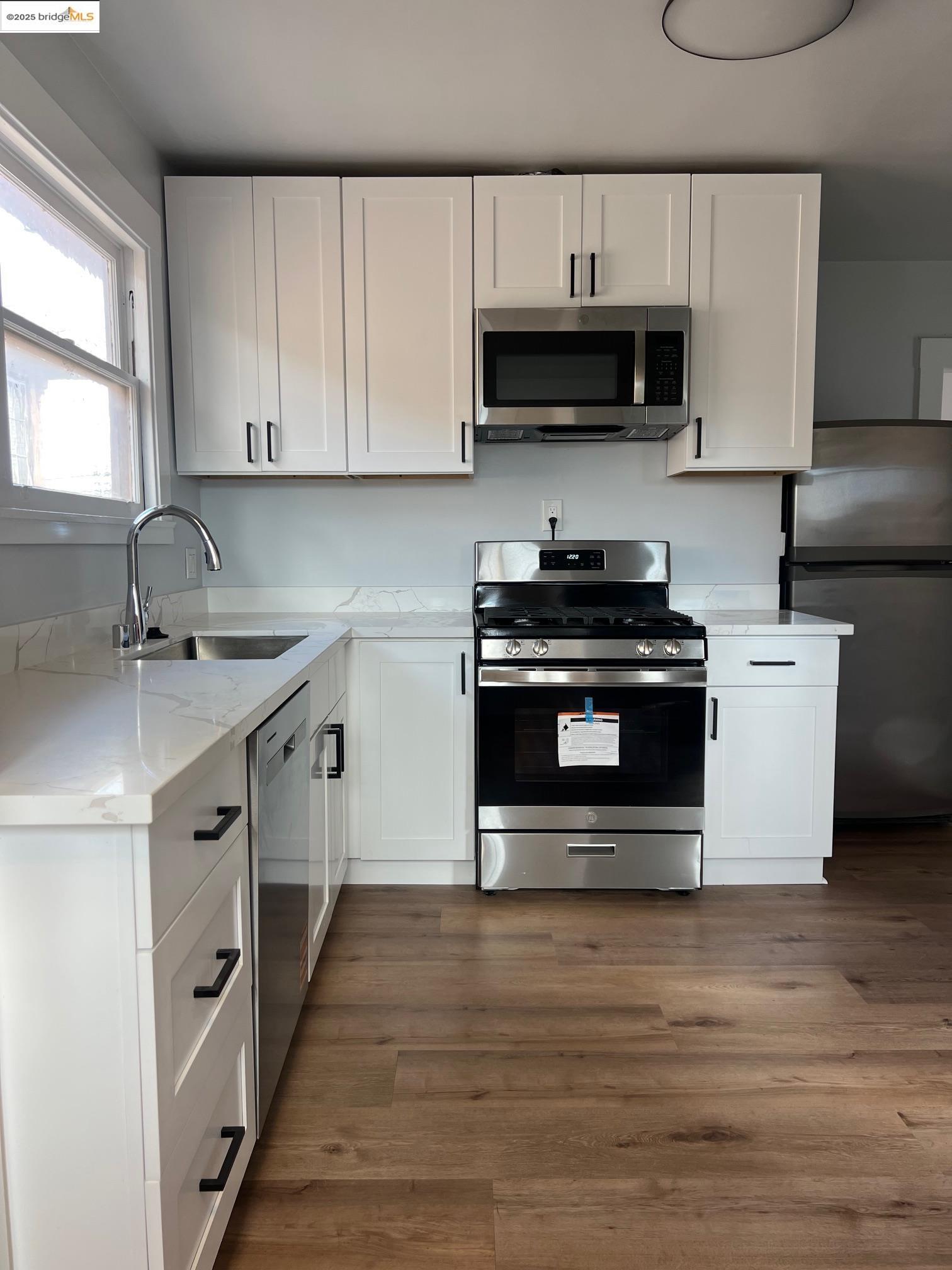 Detail Gallery Image 16 of 26 For 863 40th, Oakland,  CA 94608 - – Beds | – Baths