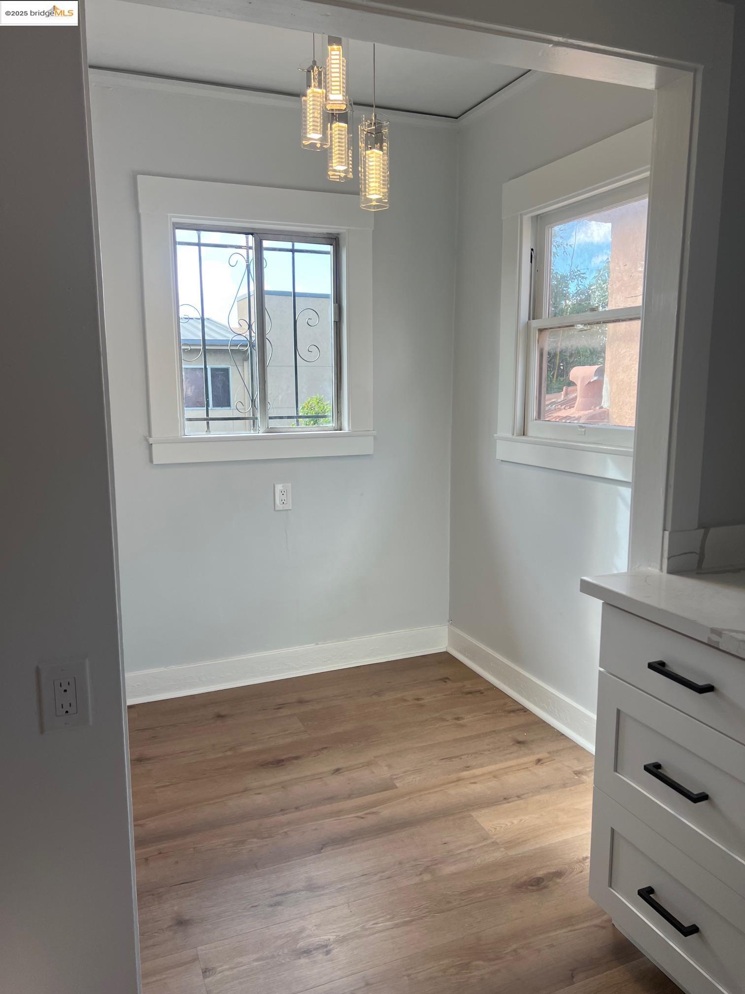 Detail Gallery Image 18 of 26 For 863 40th, Oakland,  CA 94608 - – Beds | – Baths