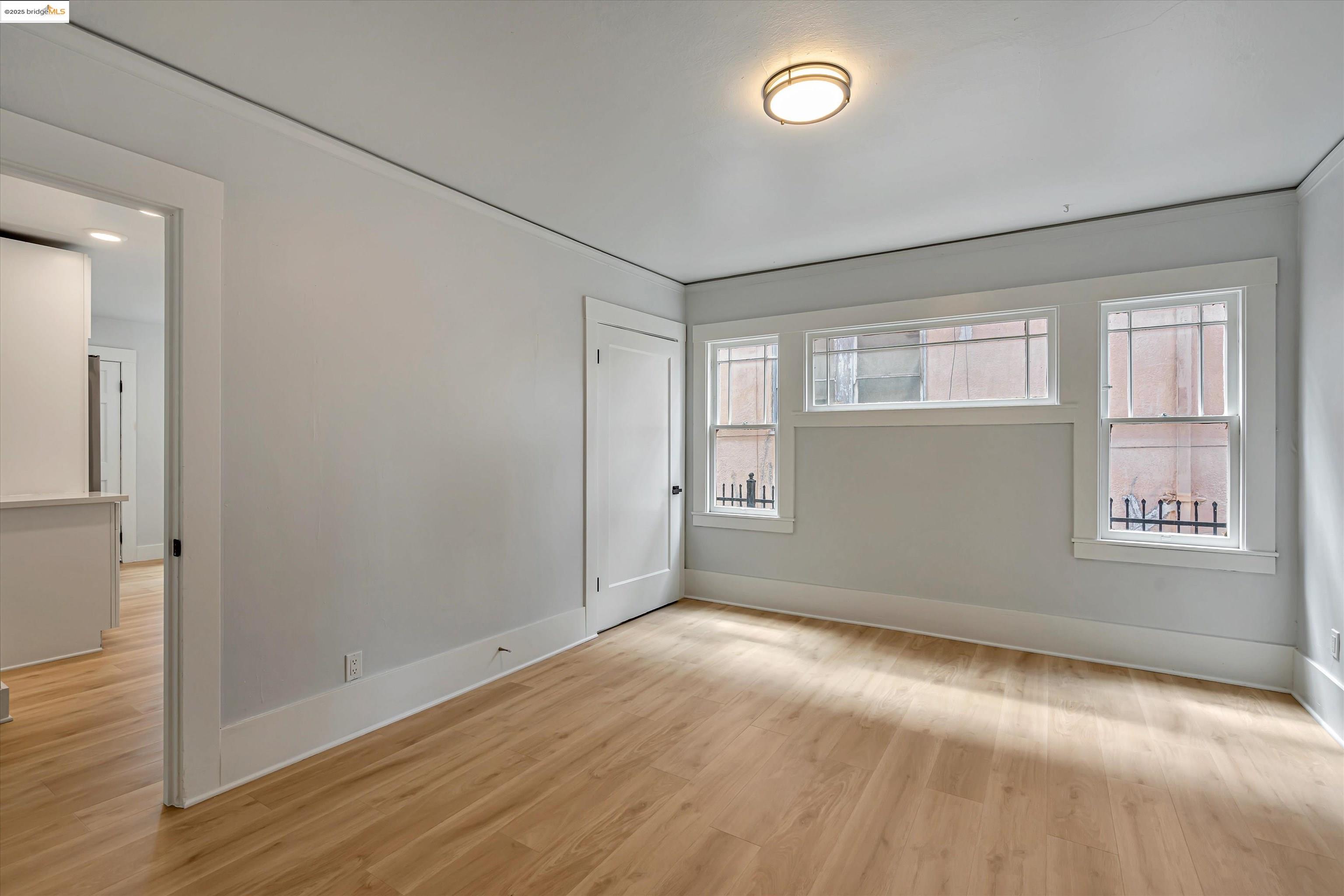 Detail Gallery Image 8 of 26 For 863 40th, Oakland,  CA 94608 - – Beds | – Baths