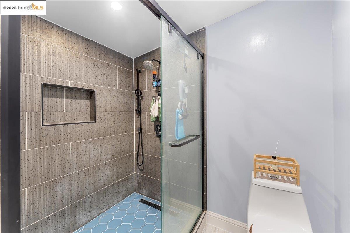 Detail Gallery Image 11 of 28 For 2016 104th Ave, Oakland,  CA 94603 - 2 Beds | 2 Baths