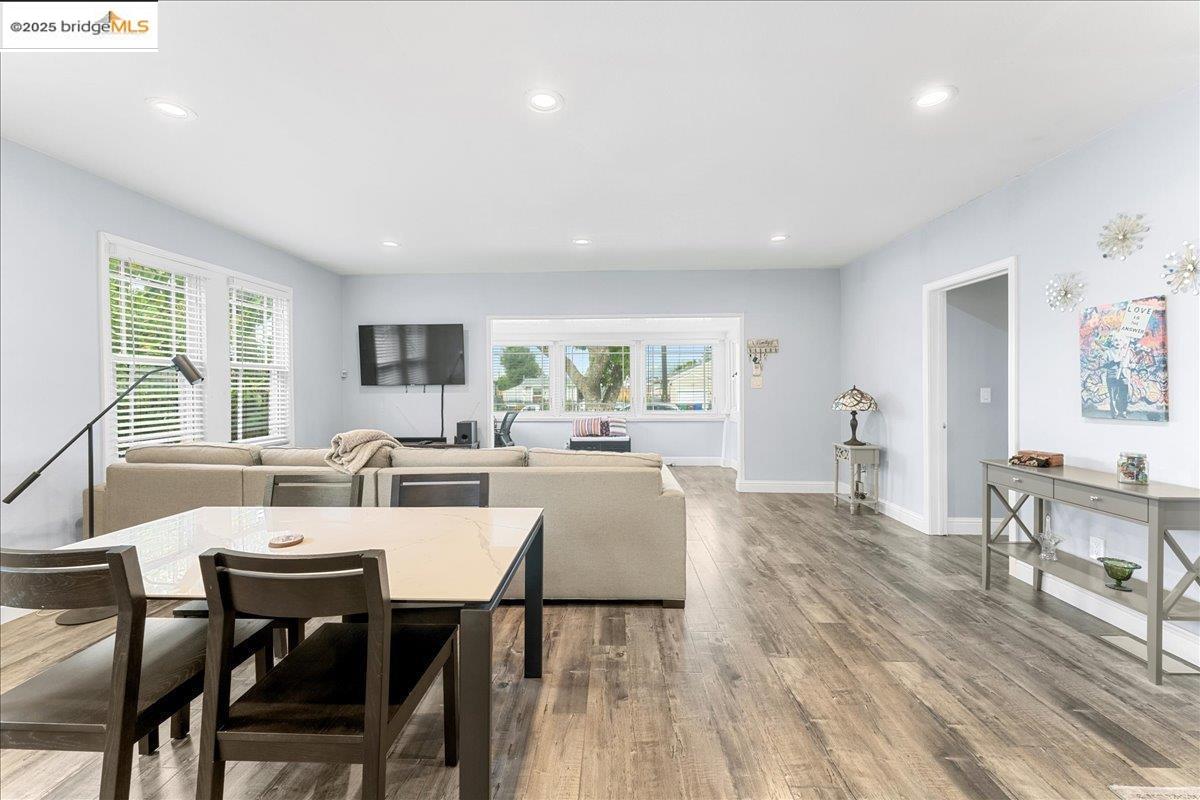 Detail Gallery Image 7 of 28 For 2016 104th Ave, Oakland,  CA 94603 - 2 Beds | 2 Baths