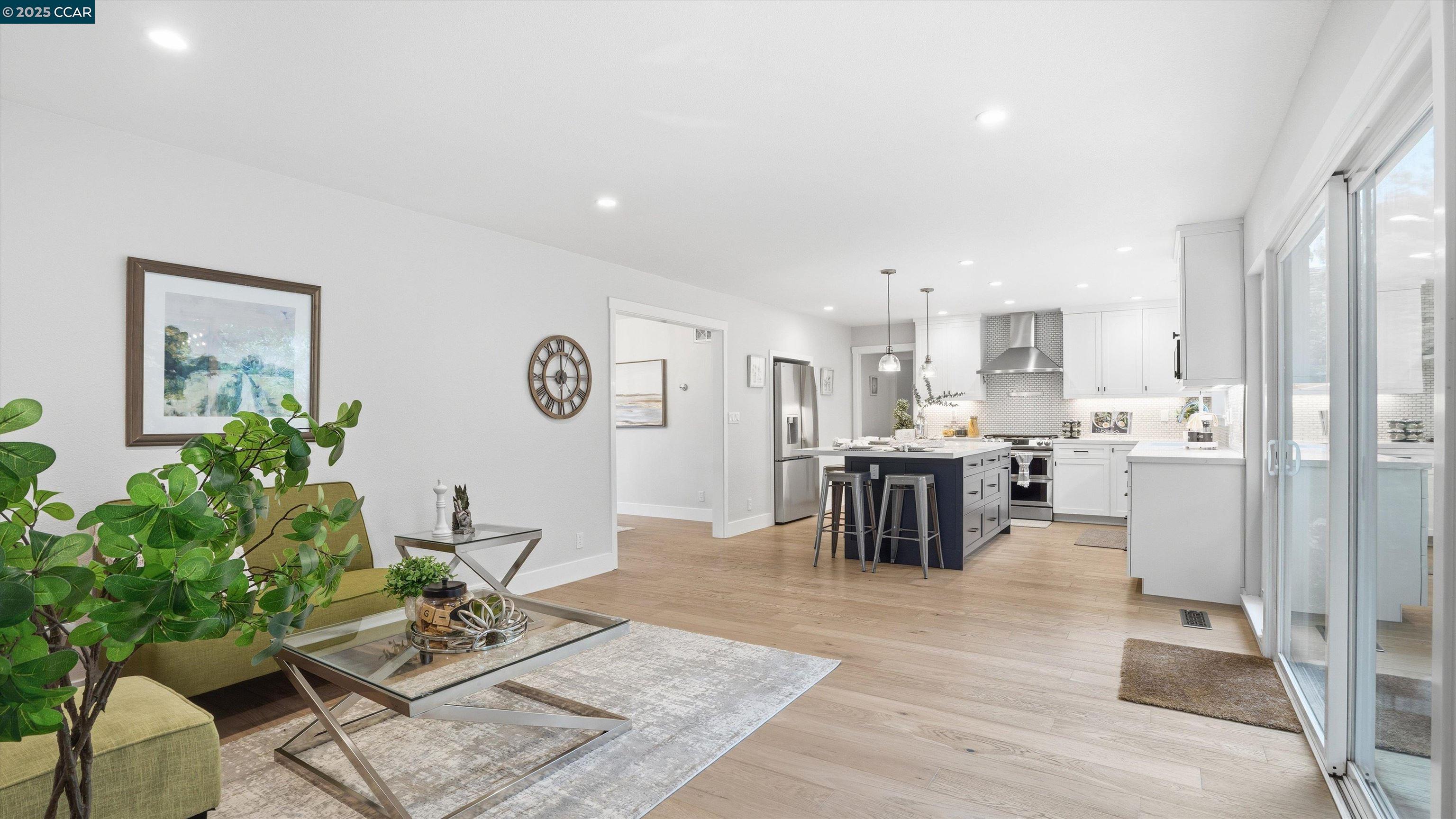 Detail Gallery Image 11 of 40 For 235 Appalachian Dr, Martinez,  CA 94553 - 5 Beds | 2/1 Baths