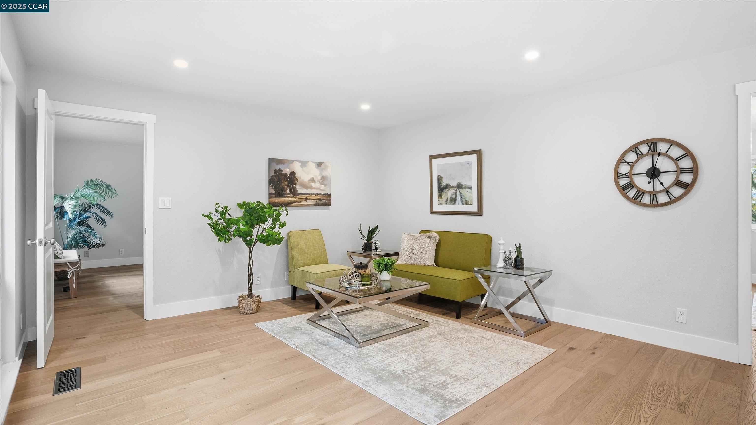 Detail Gallery Image 12 of 40 For 235 Appalachian Dr, Martinez,  CA 94553 - 5 Beds | 2/1 Baths