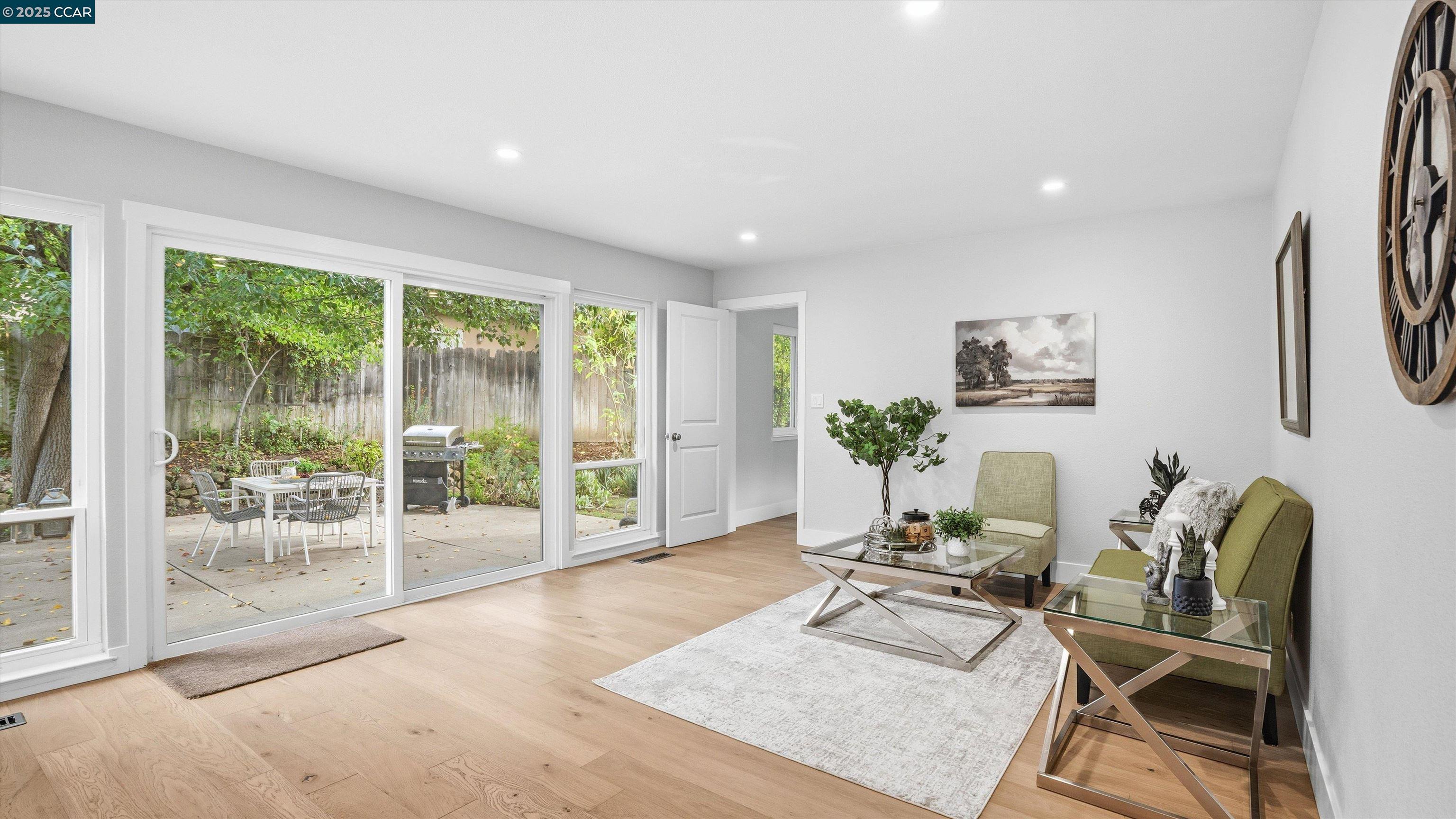 Detail Gallery Image 13 of 40 For 235 Appalachian Dr, Martinez,  CA 94553 - 5 Beds | 2/1 Baths