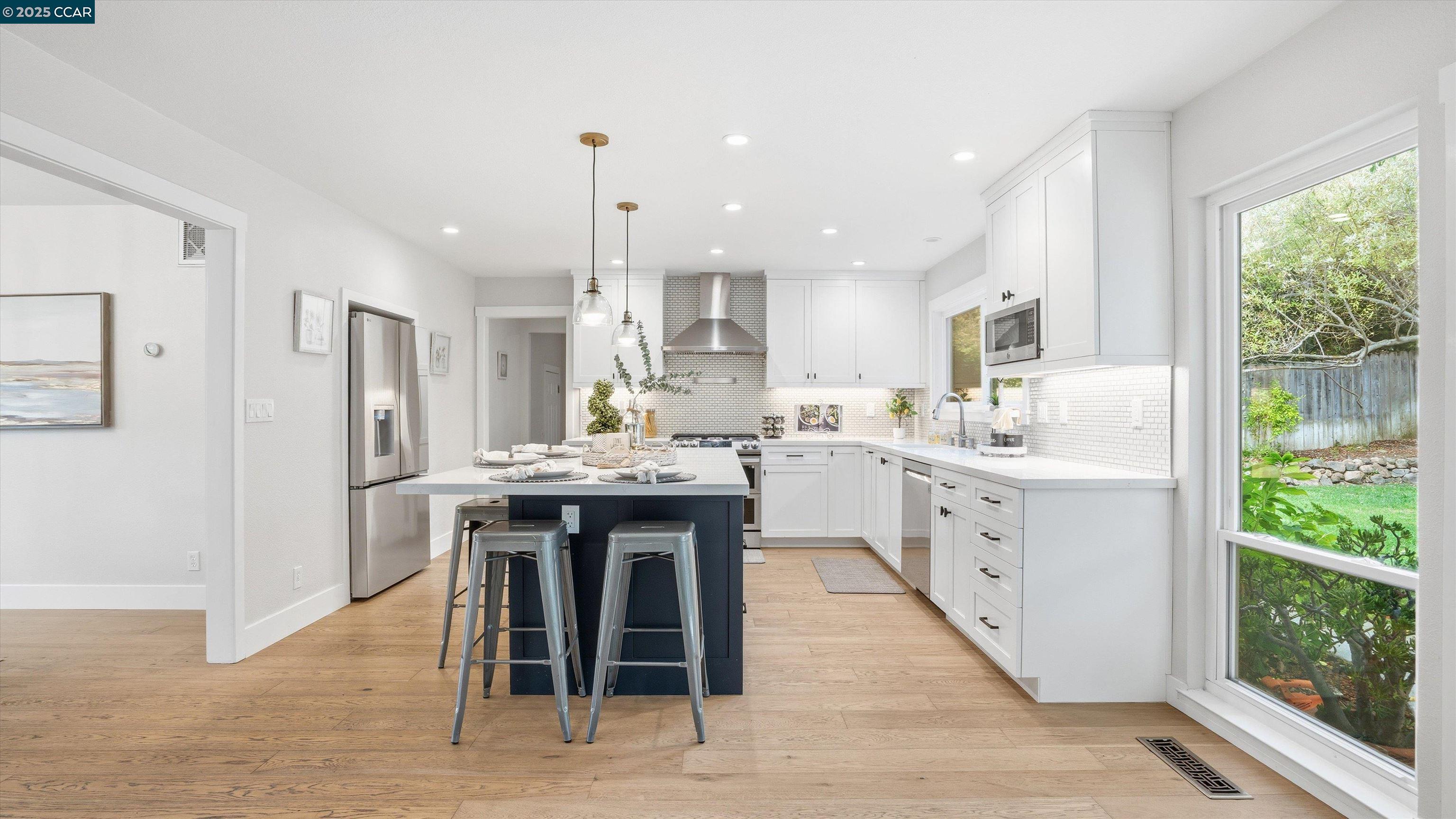 Detail Gallery Image 16 of 40 For 235 Appalachian Dr, Martinez,  CA 94553 - 5 Beds | 2/1 Baths