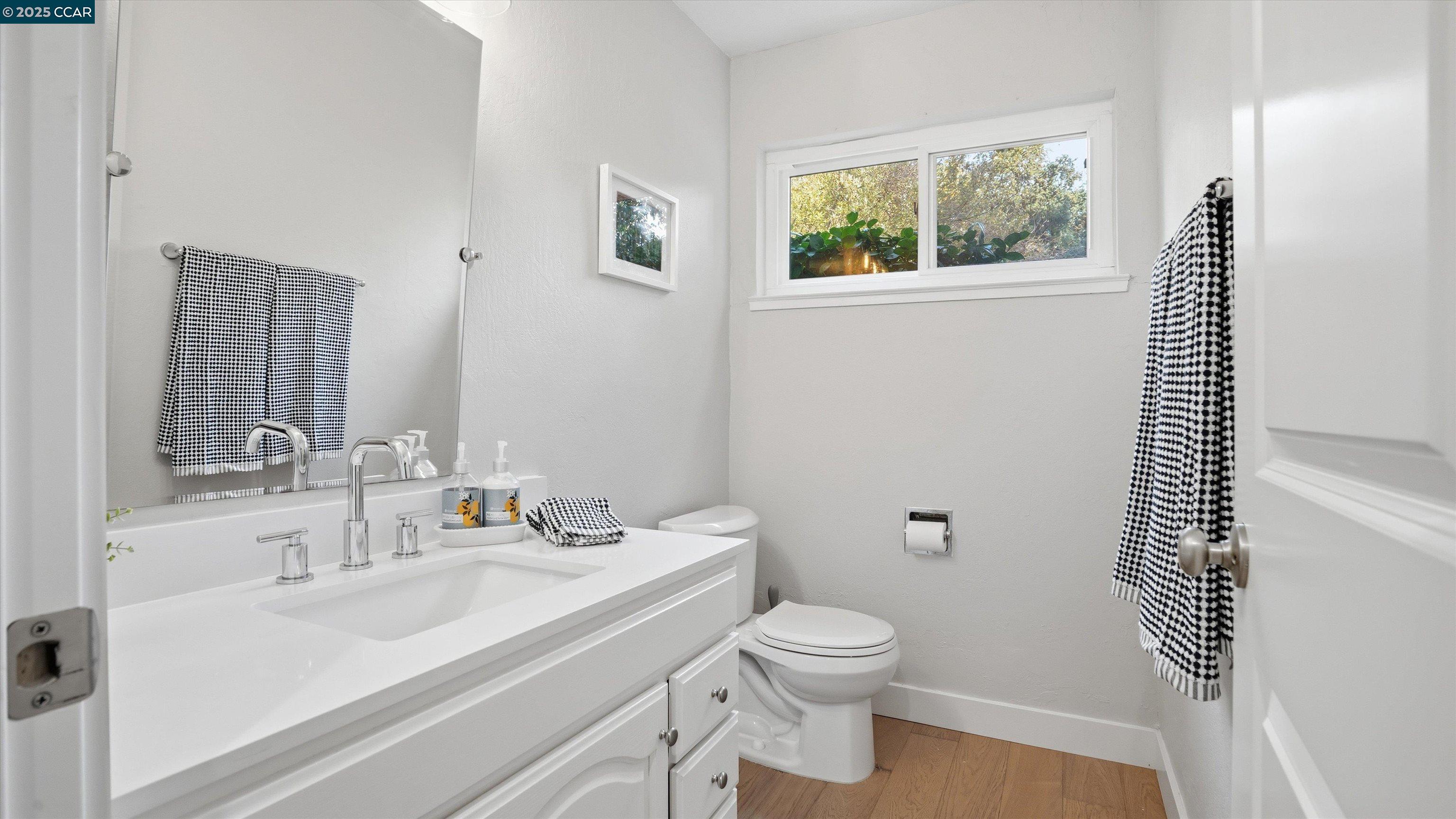 Detail Gallery Image 17 of 40 For 235 Appalachian Dr, Martinez,  CA 94553 - 5 Beds | 2/1 Baths