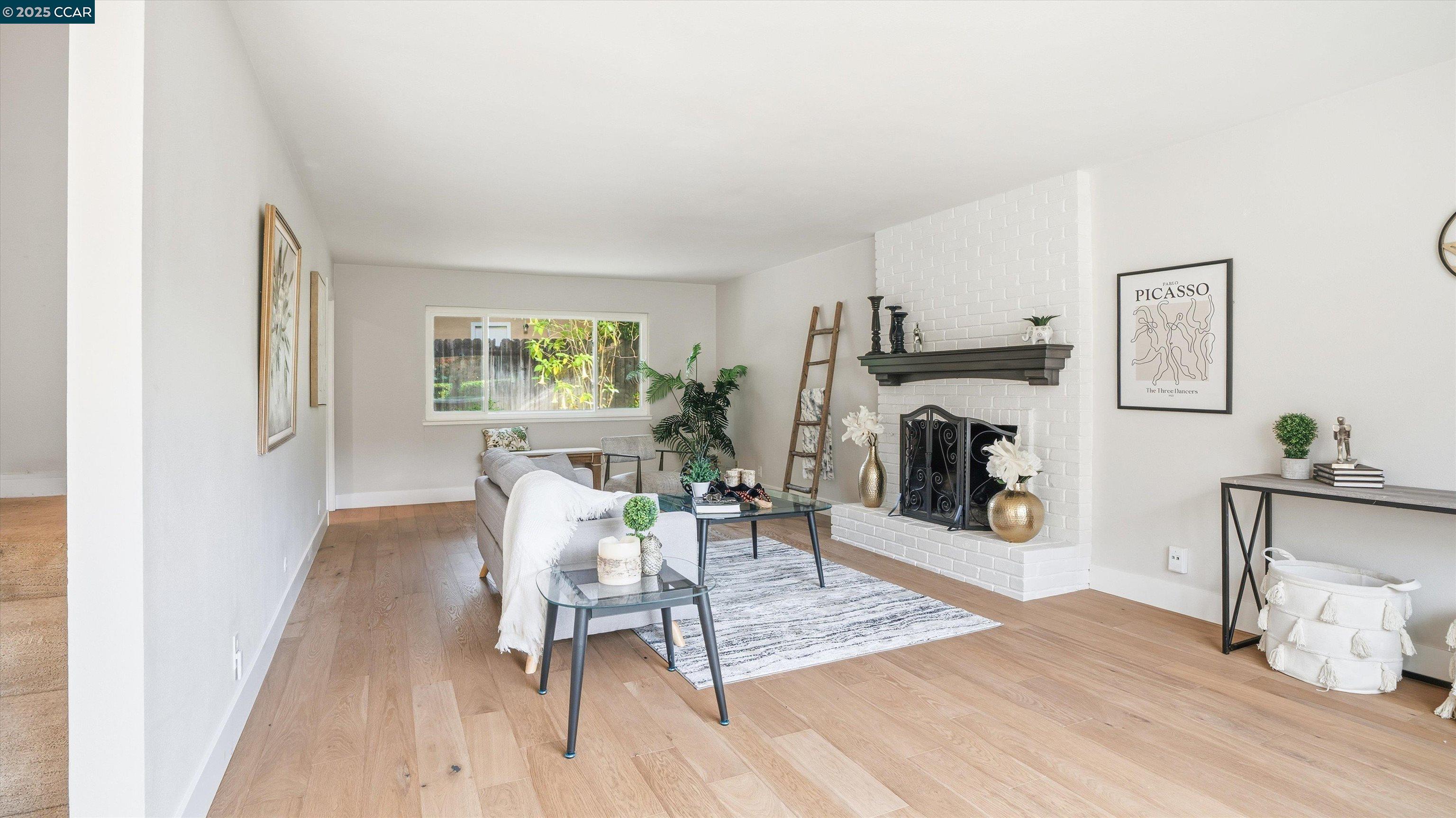 Detail Gallery Image 4 of 40 For 235 Appalachian Dr, Martinez,  CA 94553 - 5 Beds | 2/1 Baths