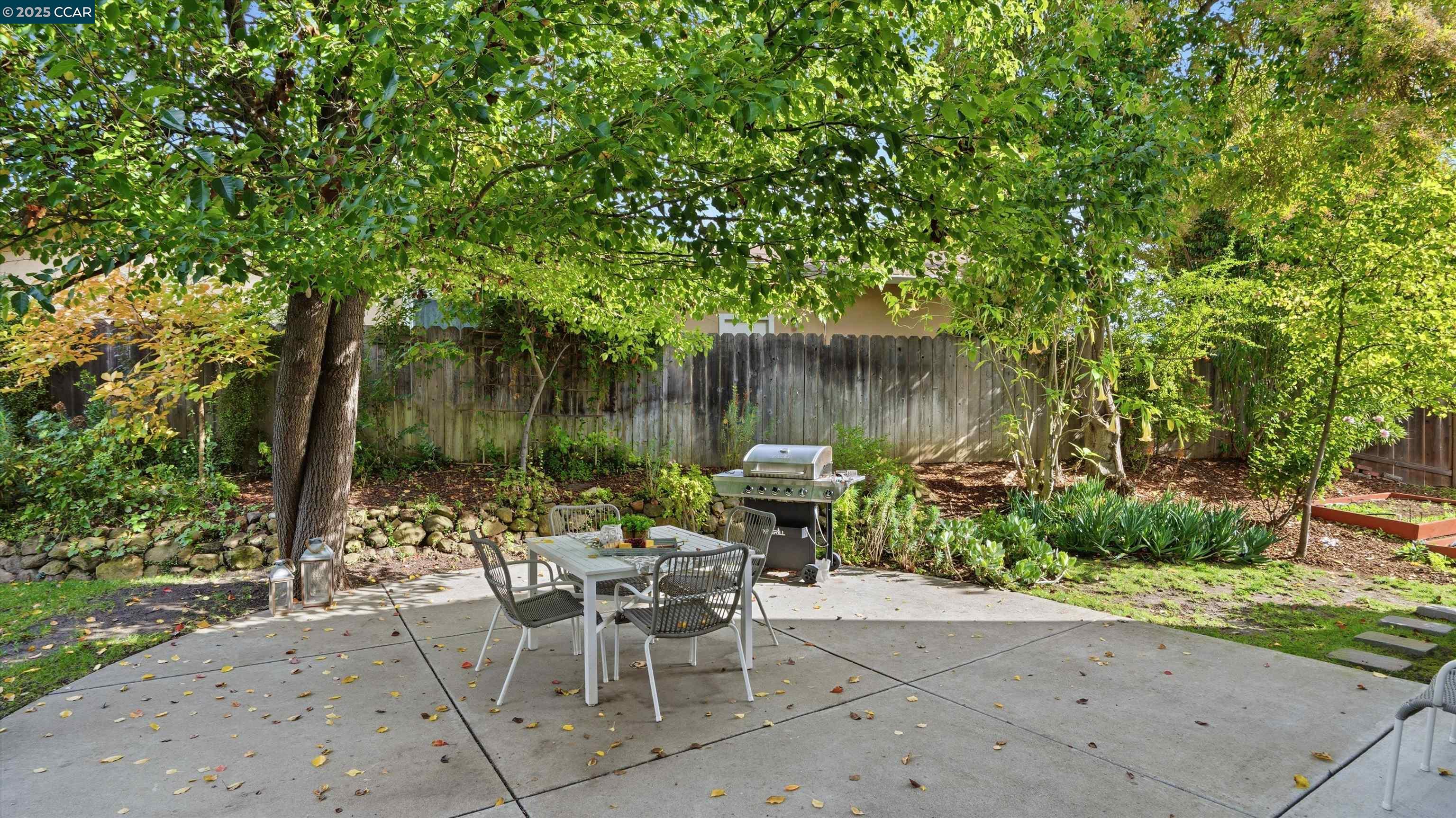 Detail Gallery Image 33 of 40 For 235 Appalachian Dr, Martinez,  CA 94553 - 5 Beds | 2/1 Baths