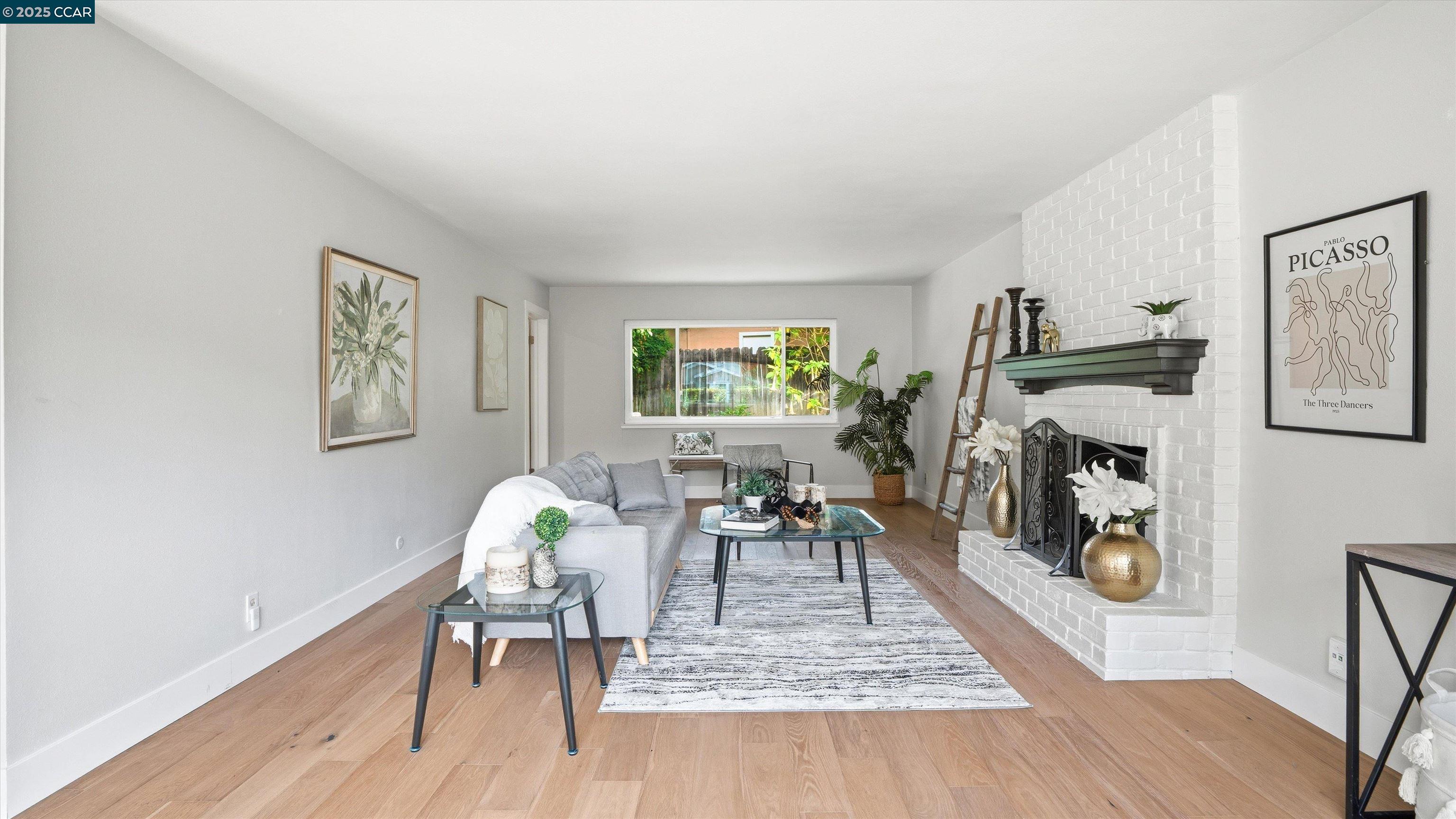 Detail Gallery Image 5 of 40 For 235 Appalachian Dr, Martinez,  CA 94553 - 5 Beds | 2/1 Baths