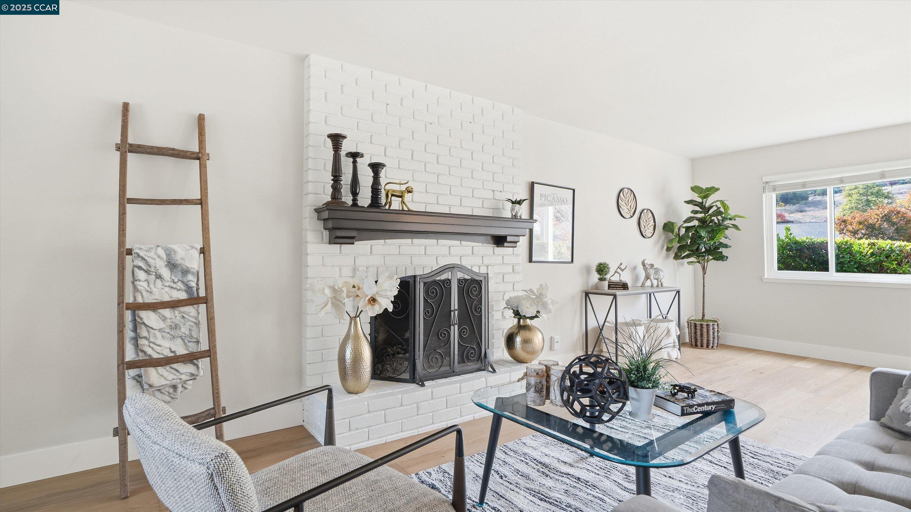 Detail Gallery Image 6 of 40 For 235 Appalachian Dr, Martinez,  CA 94553 - 5 Beds | 2/1 Baths