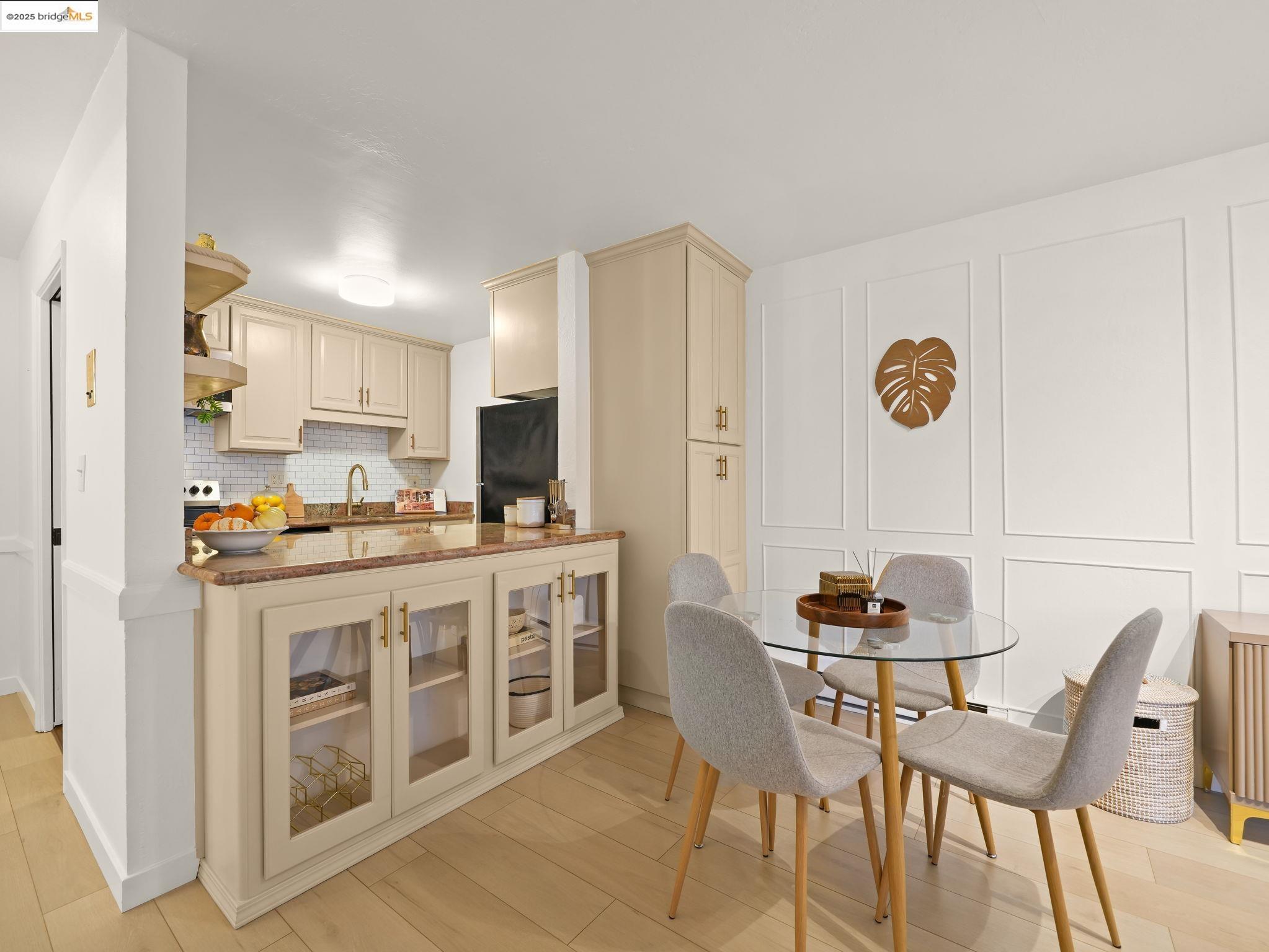 Detail Gallery Image 2 of 47 For 1321 Webster St #D212,  Alameda,  CA 94501 - 1 Beds | 1 Baths