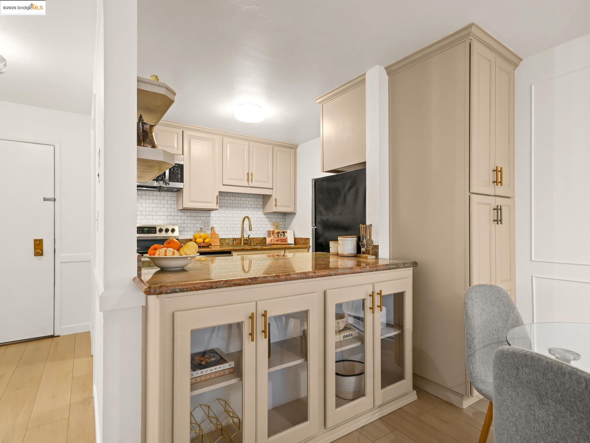 Detail Gallery Image 19 of 47 For 1321 Webster St #D212,  Alameda,  CA 94501 - 1 Beds | 1 Baths