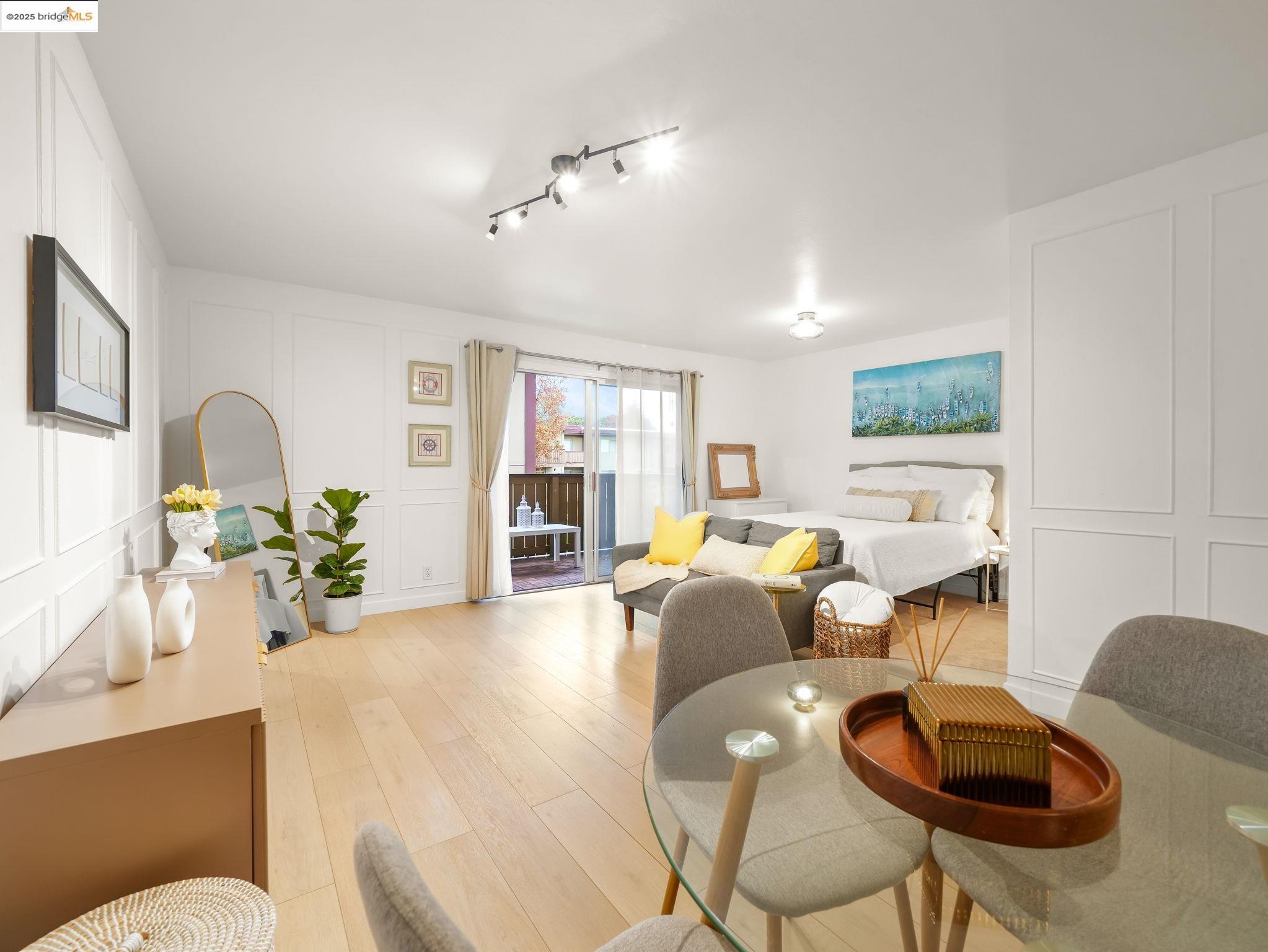 Detail Gallery Image 3 of 47 For 1321 Webster St #D212,  Alameda,  CA 94501 - 1 Beds | 1 Baths