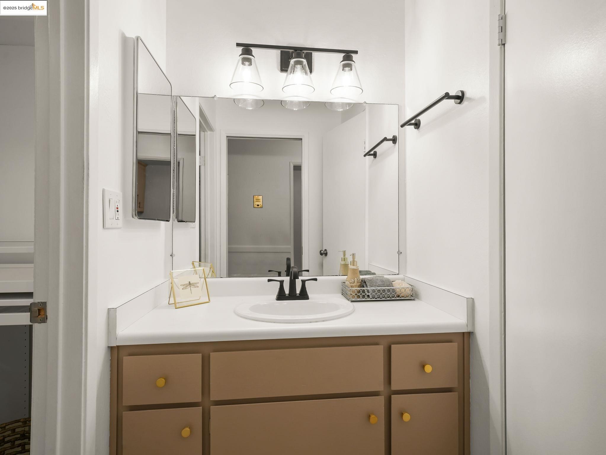 Detail Gallery Image 21 of 47 For 1321 Webster St #D212,  Alameda,  CA 94501 - 1 Beds | 1 Baths